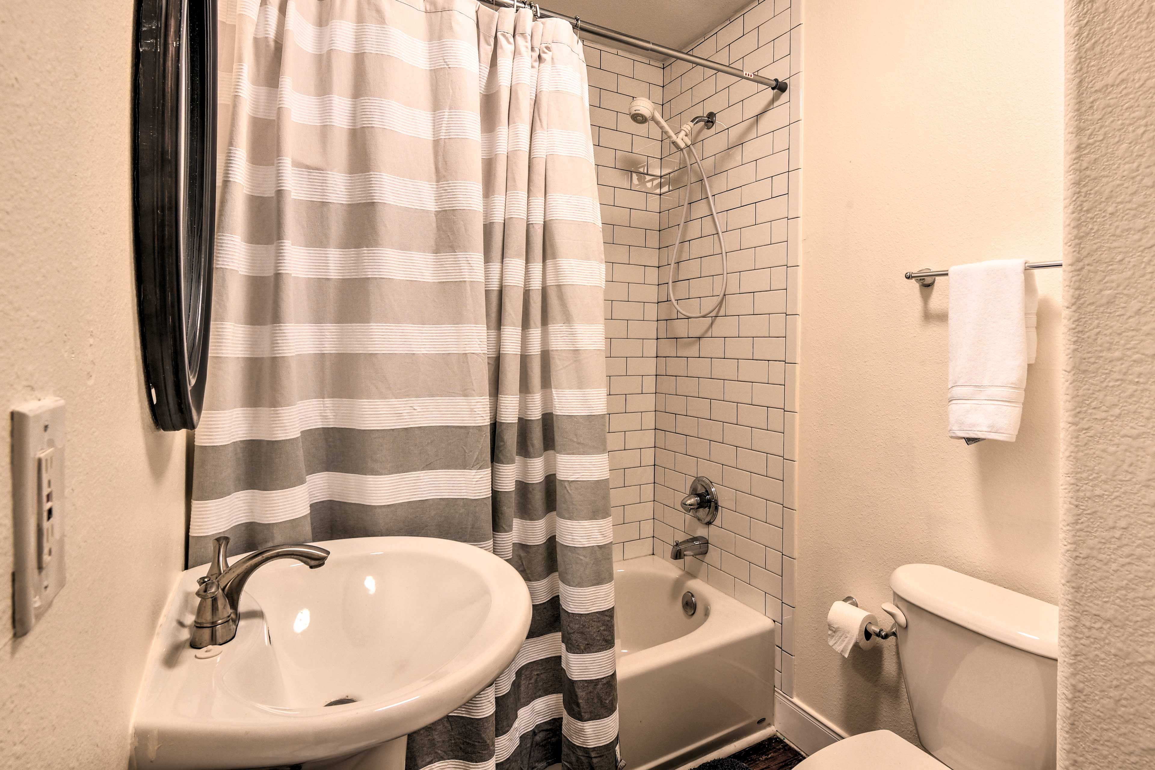 En-Suite Bathroom | Complimentary Toiletries
