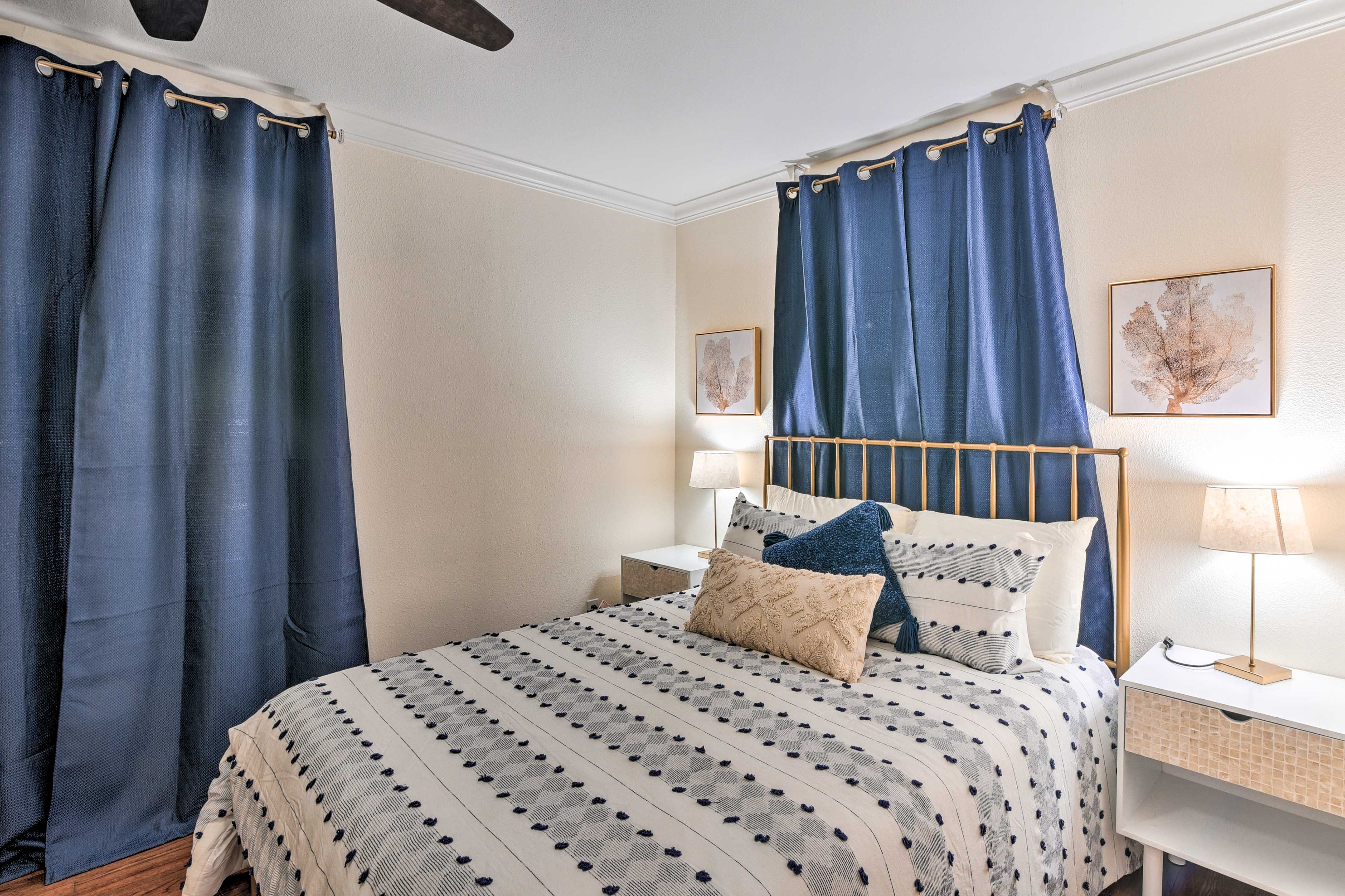 Bedroom 1 | Queen Bed