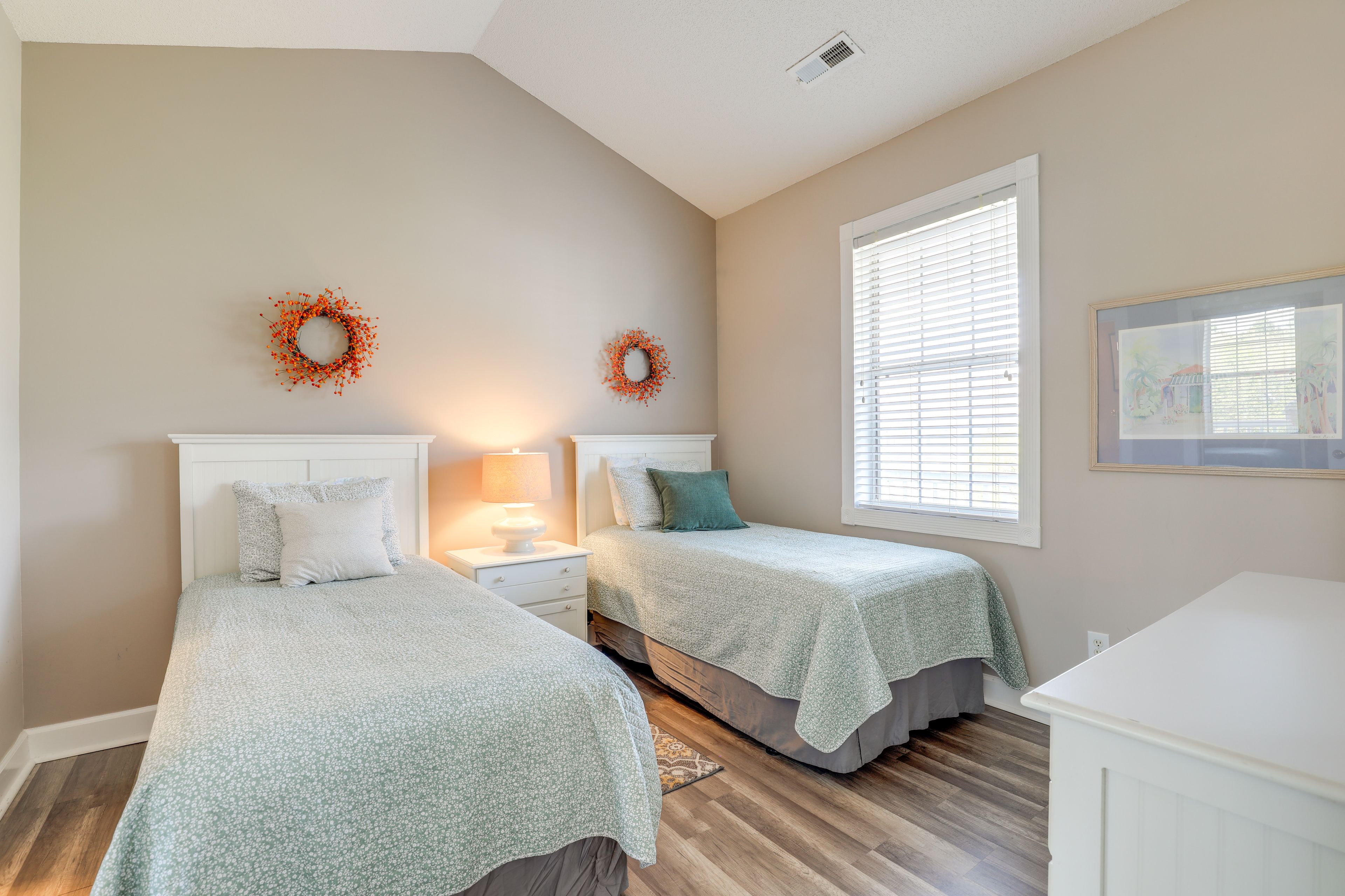 Bedroom 2 | 2 Twin Beds