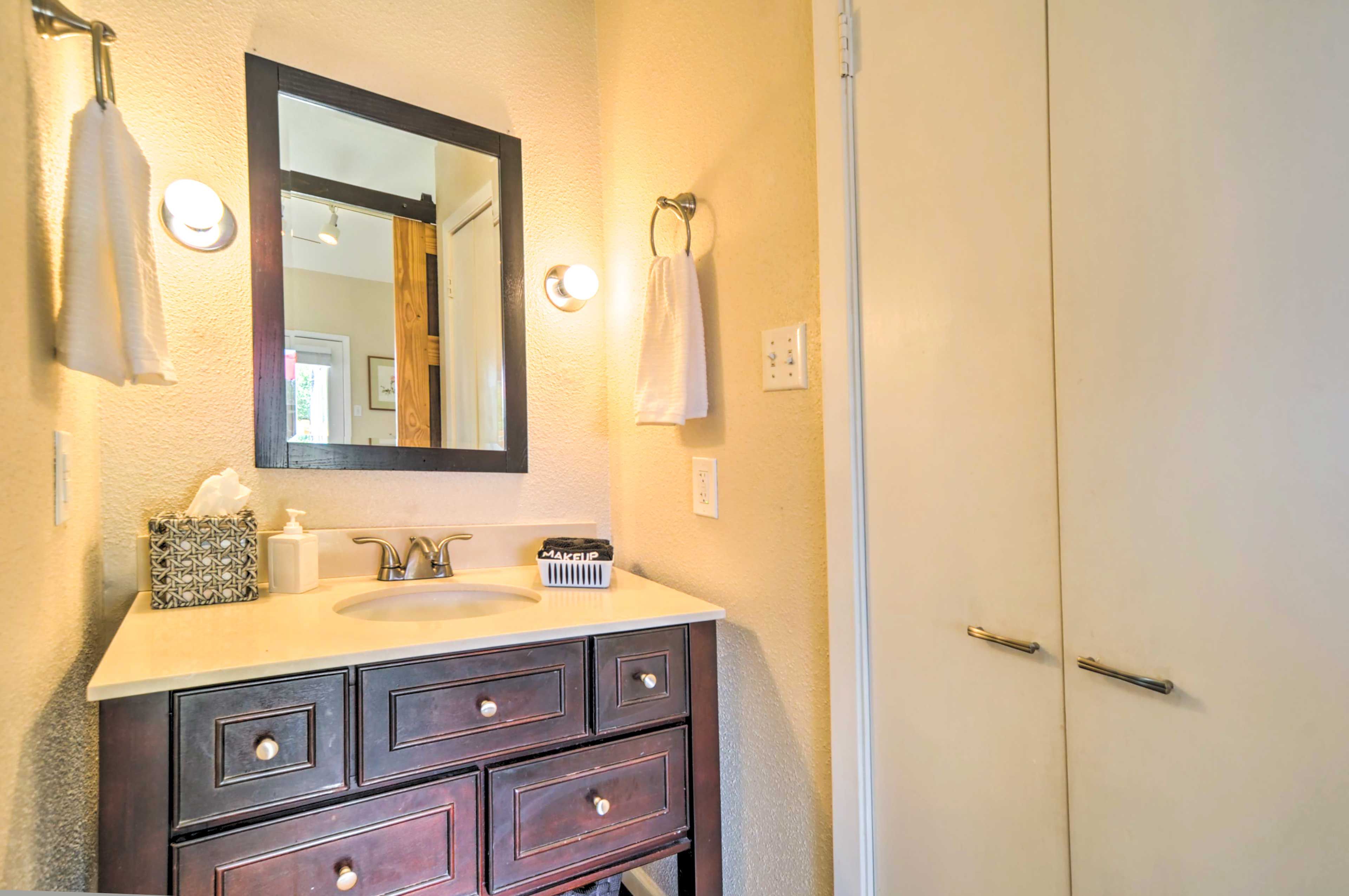 En-Suite Bathroom | Complimentary Toiletries | Hair Dryer