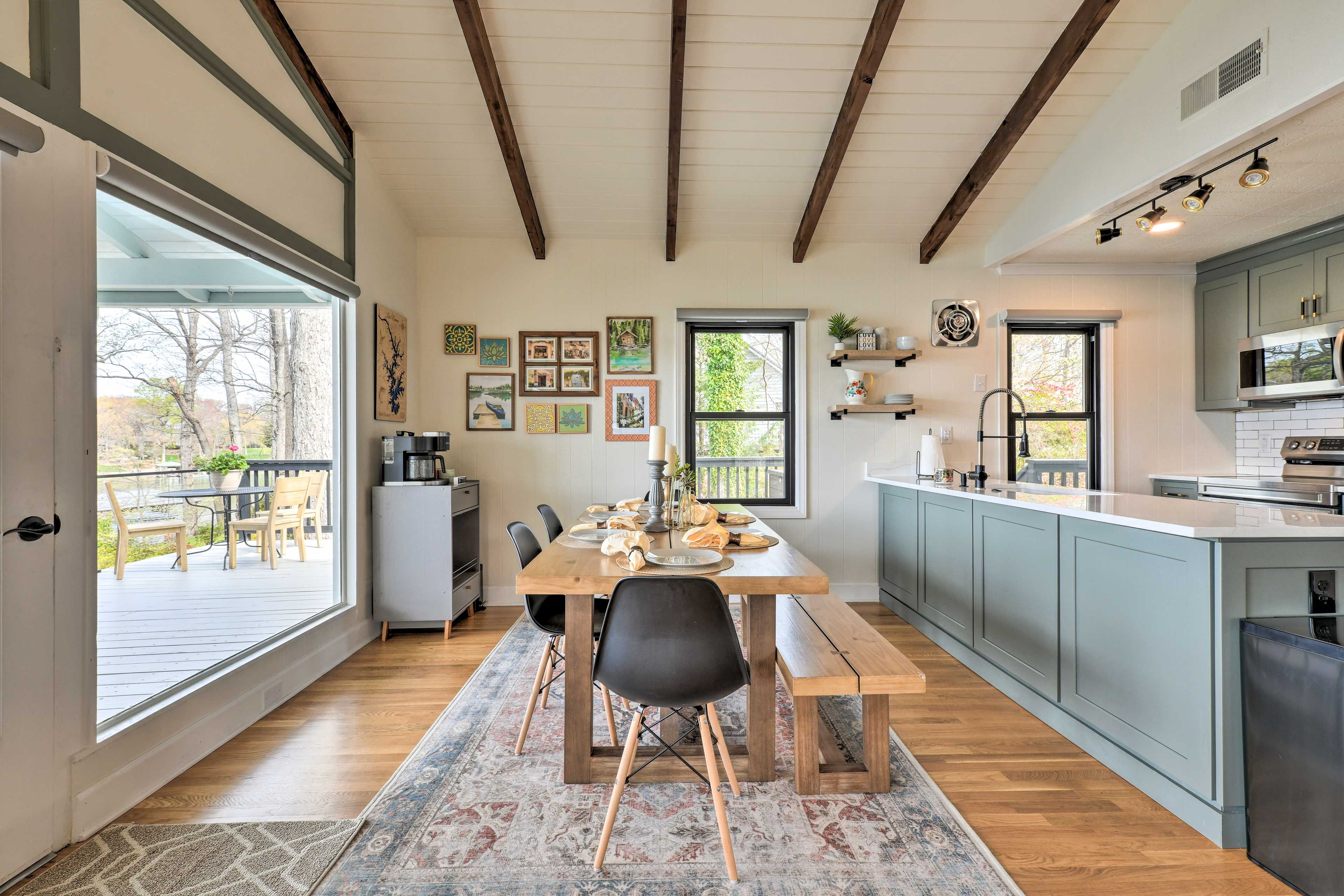 Dining Area | Coffee Bar