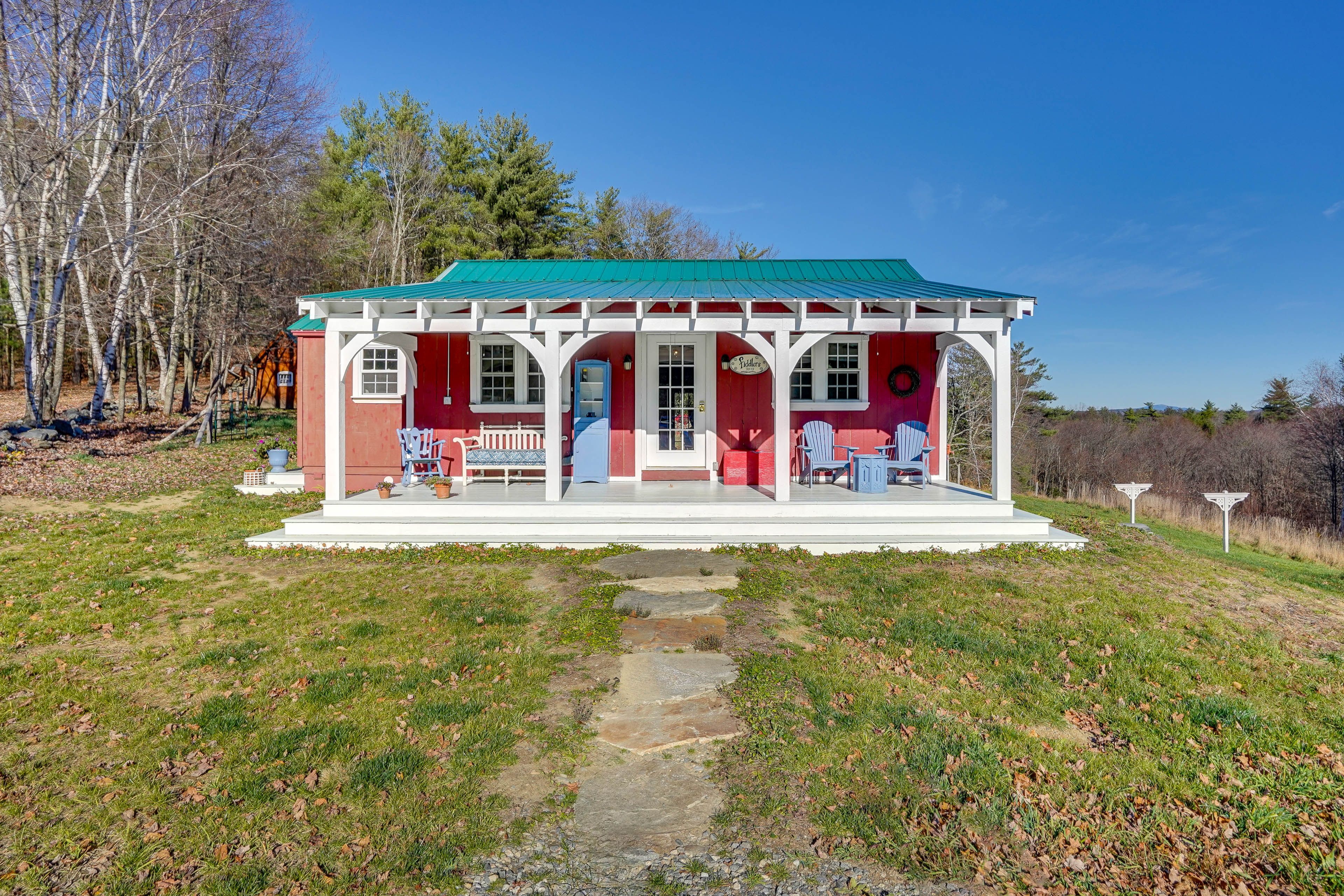 Vernon Vacation Rental | 1BR | 1BA | 800 Sq Ft | 3 Steps Required