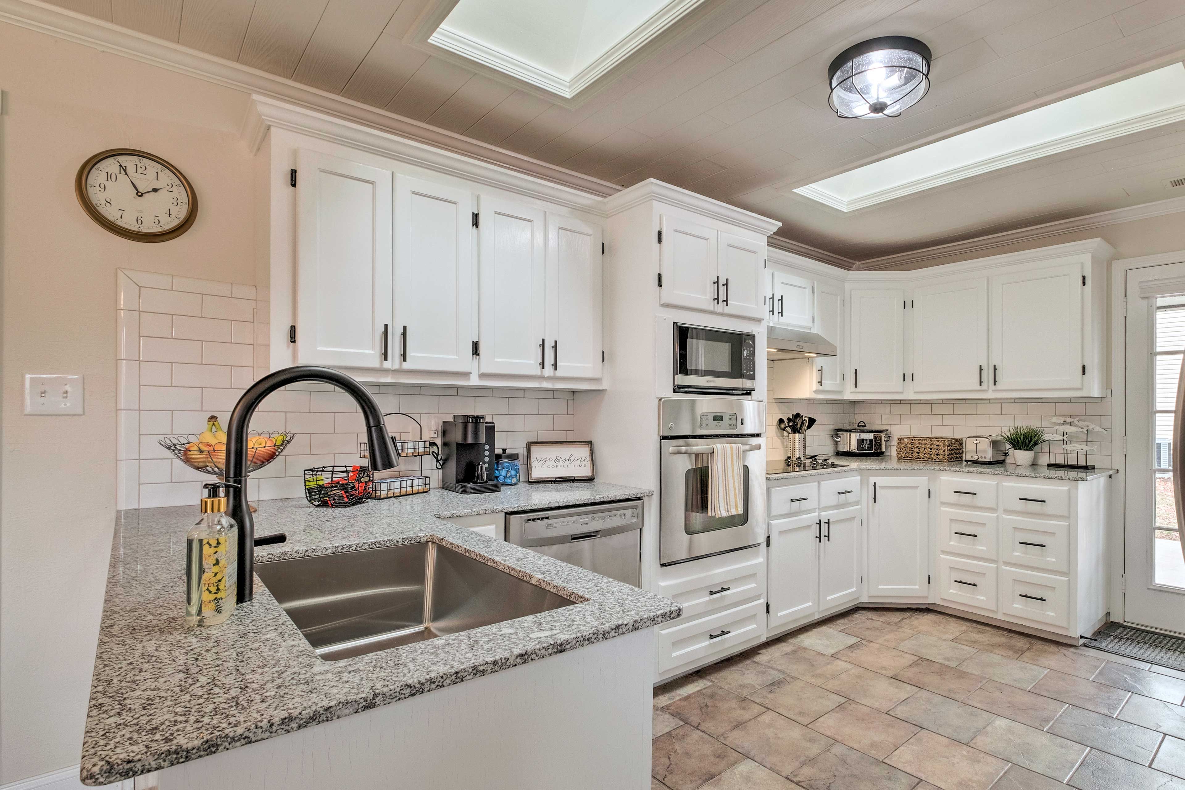 Fully Equipped Kitchen | Main Level | Dishwasher
