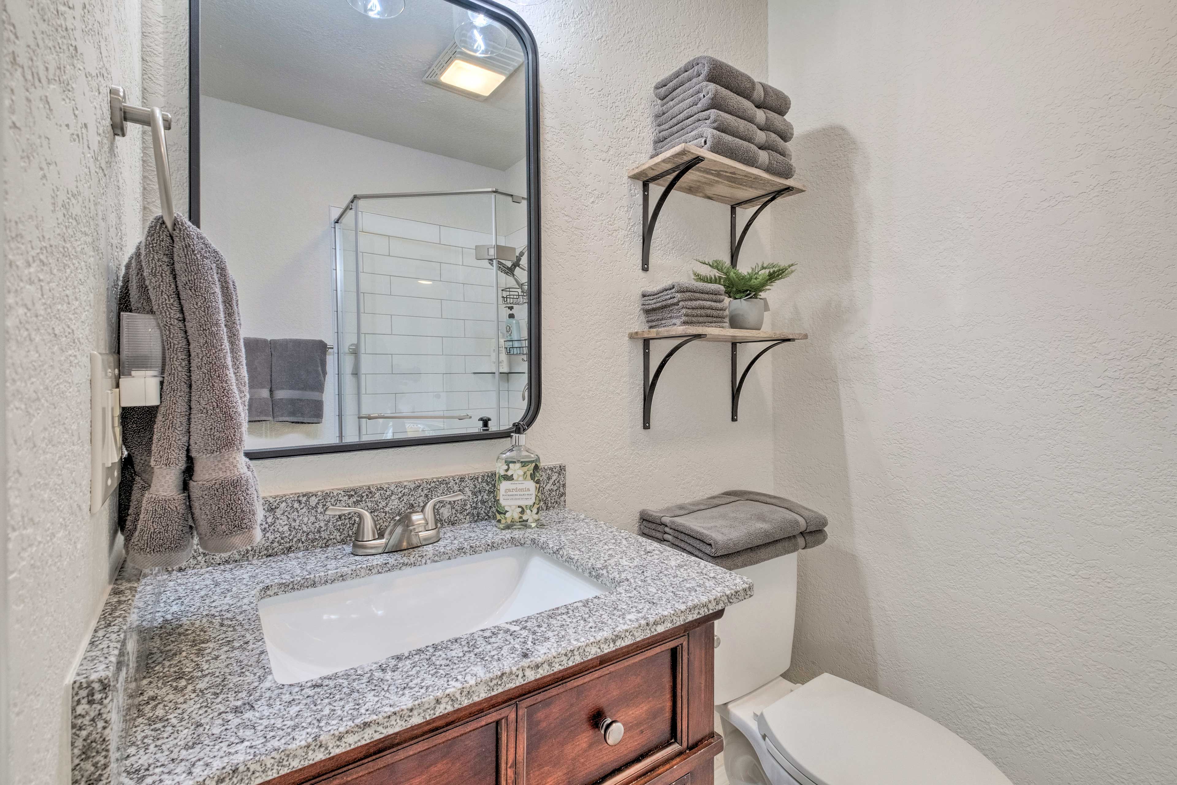En-Suite Bathroom | Main Level | Towels Provided