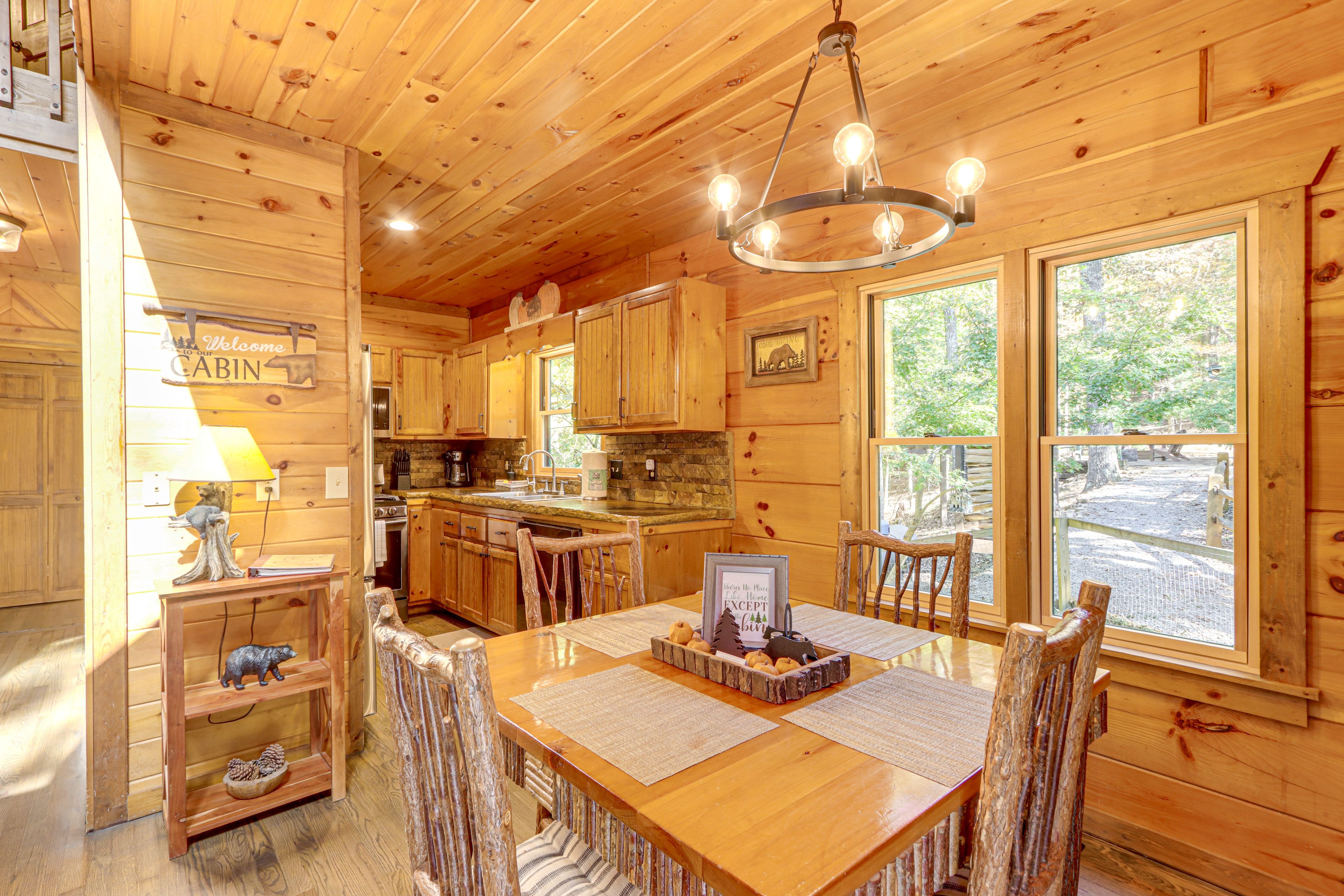 Dining Area | Dishware Provided