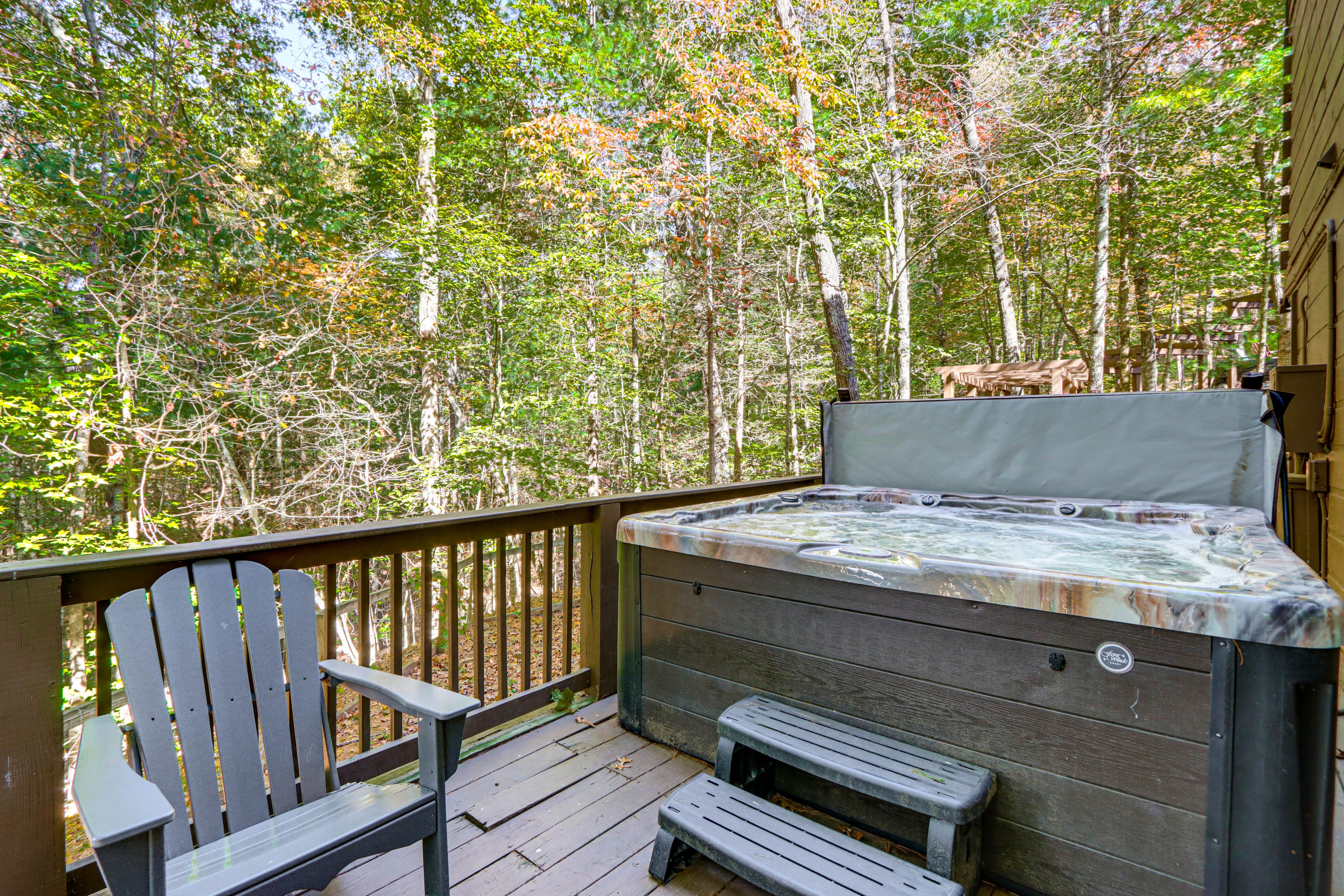 Deck | 8-Person Hot Tub