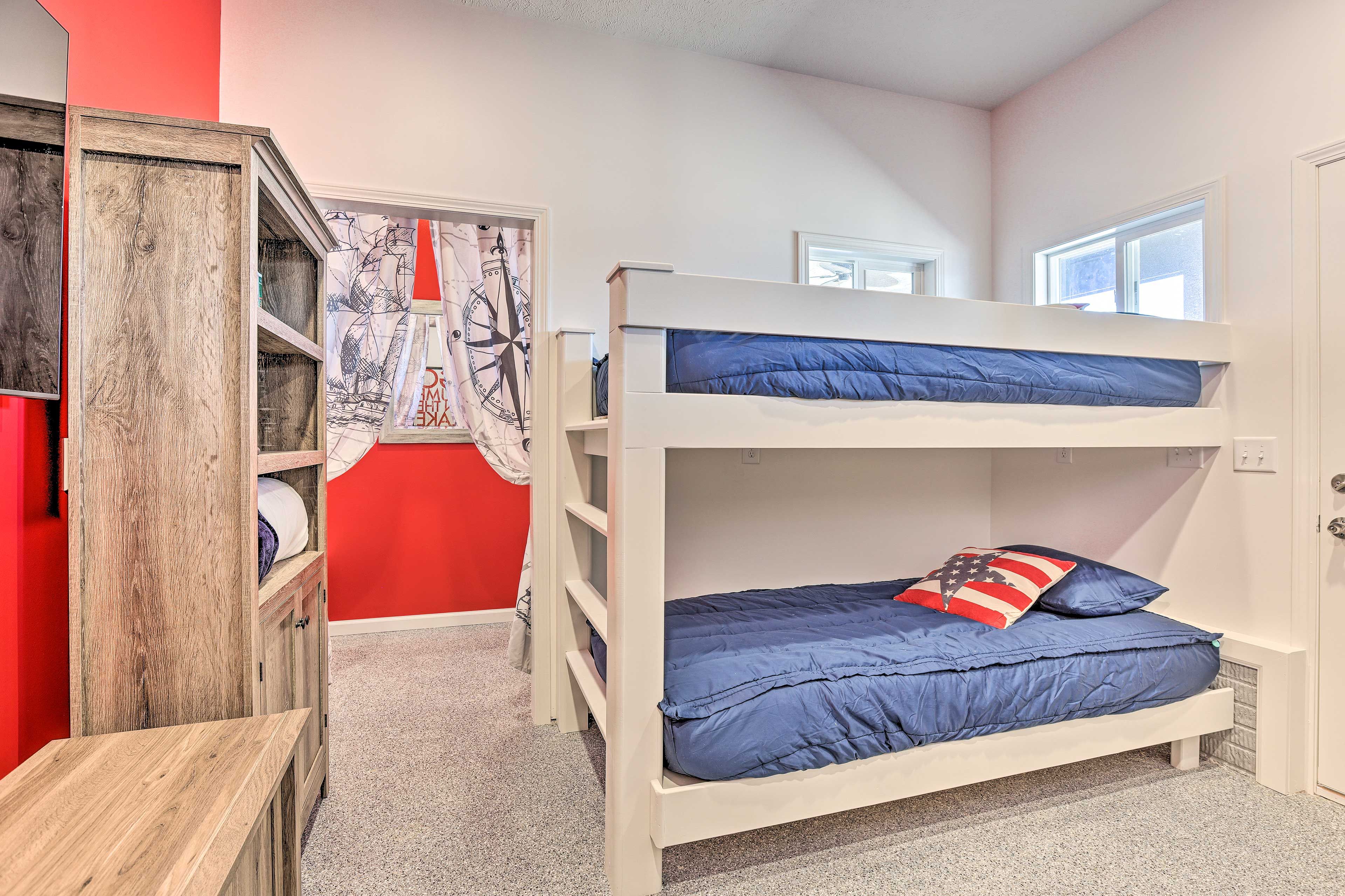 Bunkhouse | Not Available in Winter | Smart TV