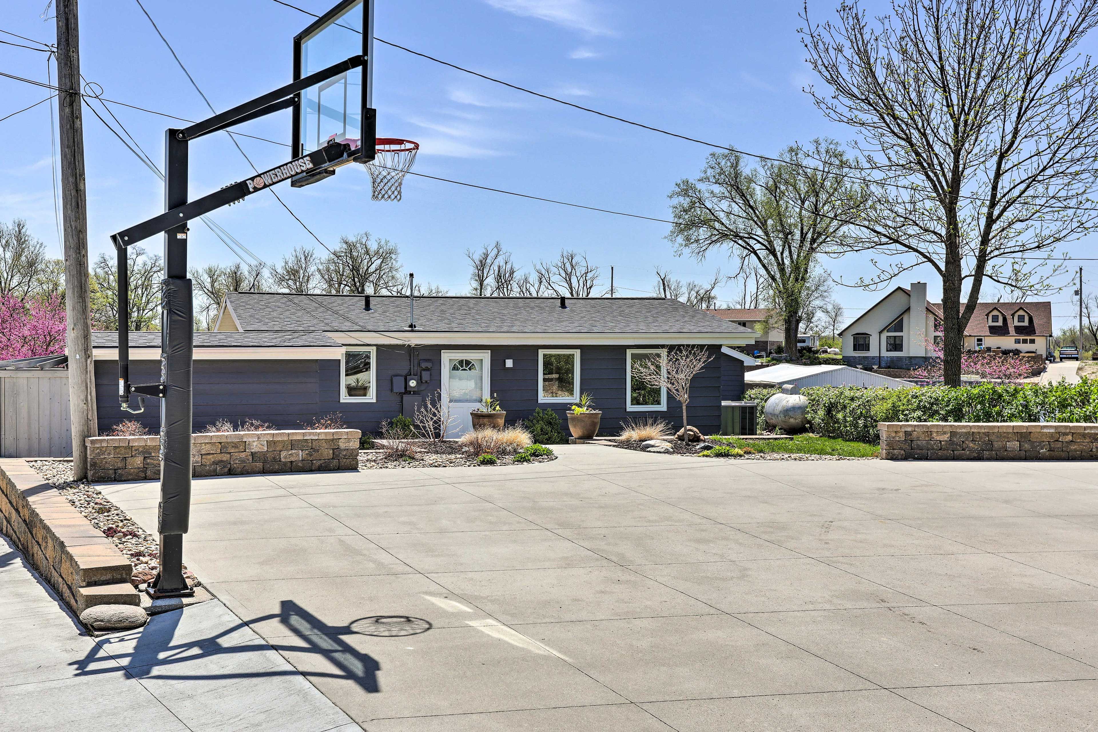 Exterior | Basketball Hoop