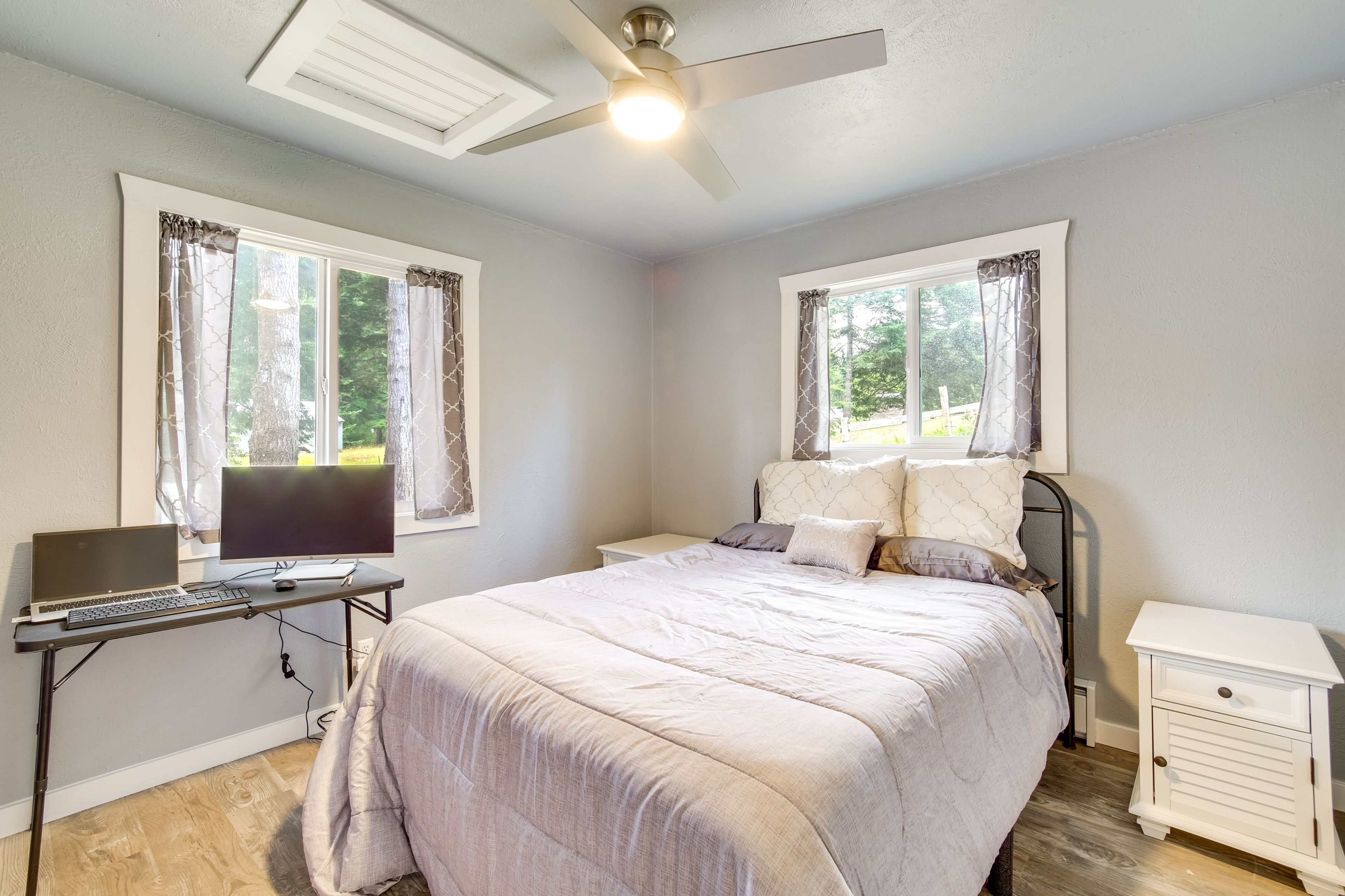Bedroom 1 | Queen Bed