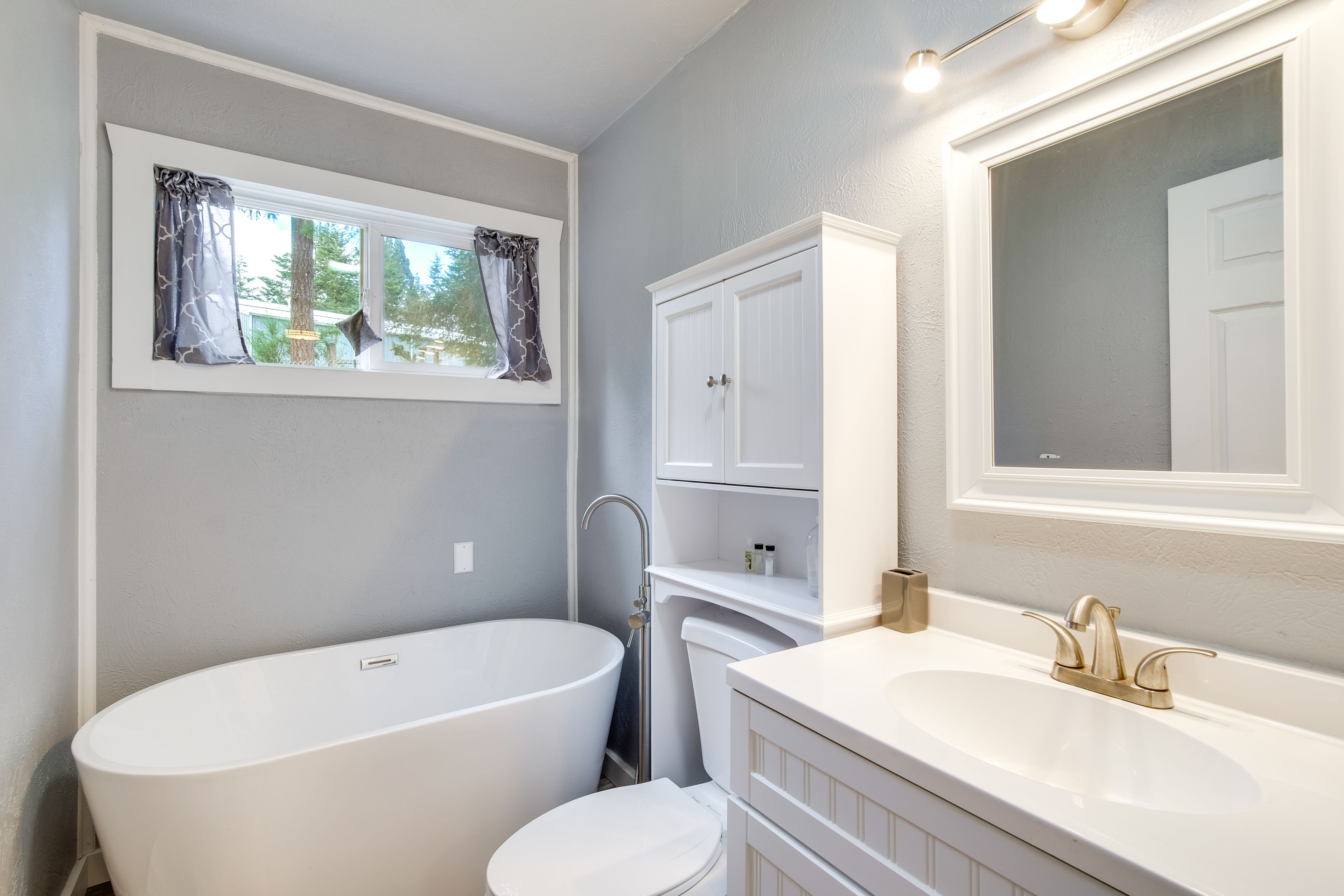 Full Bathroom | Hair Dryer