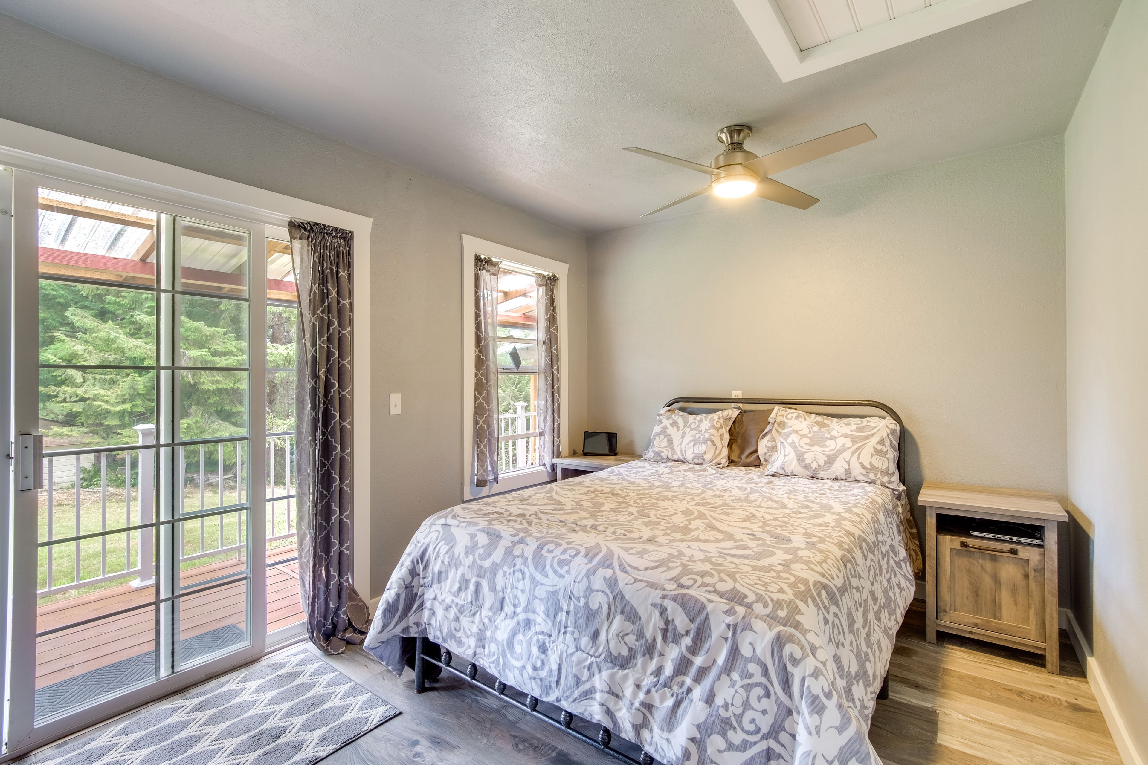 Bedroom 2 | Queen Bed