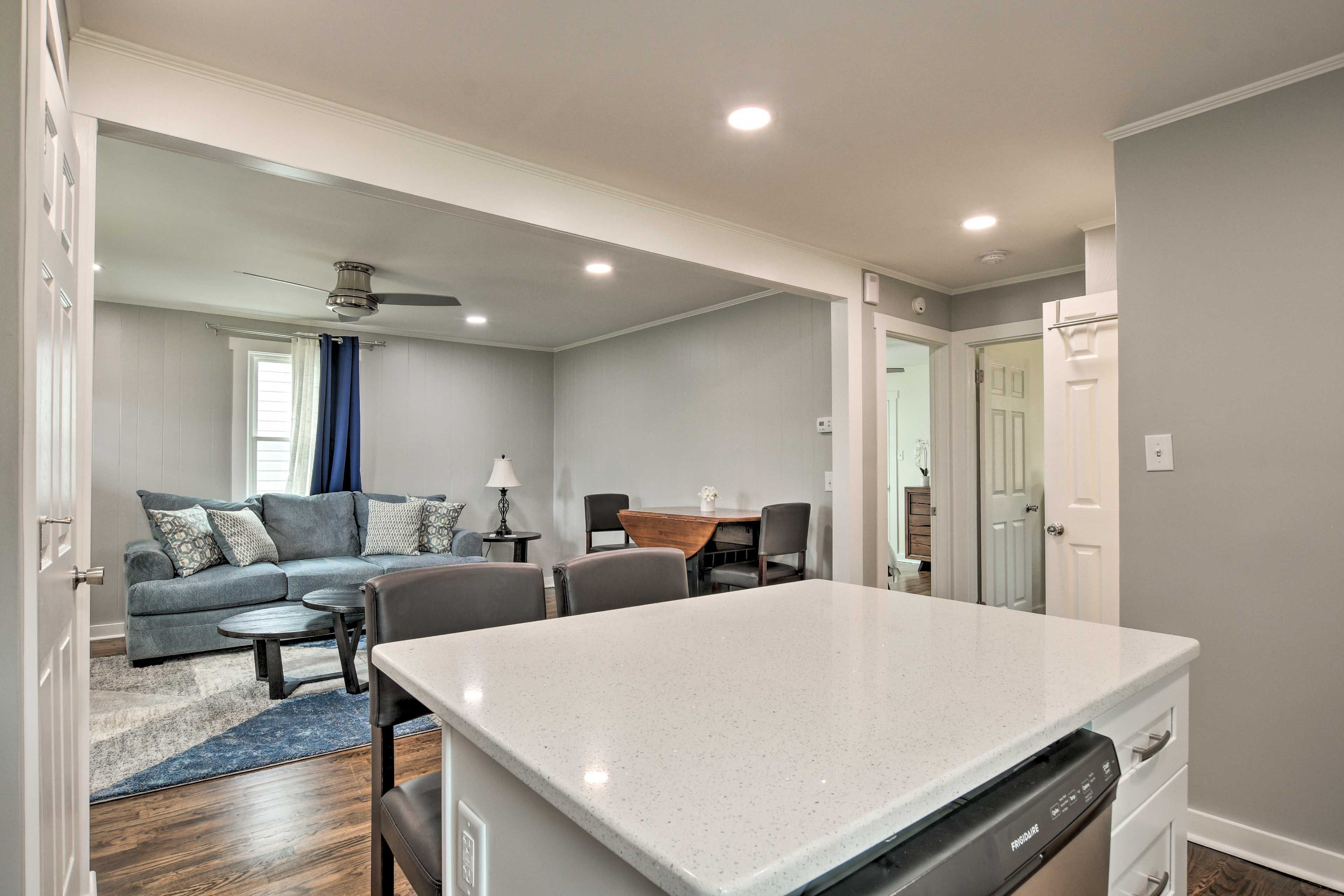 Kitchen | 2-Person Breakfast Bar