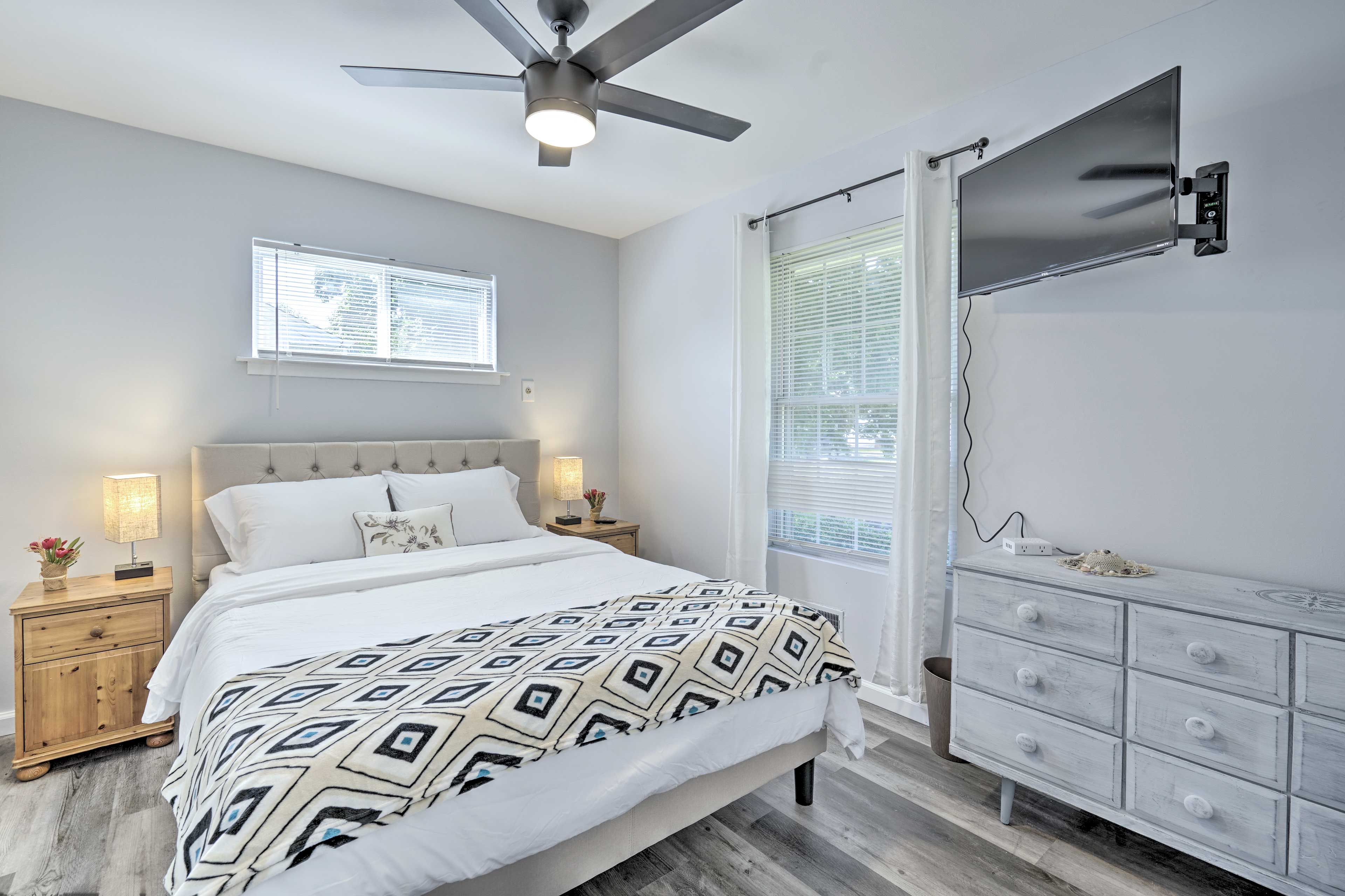 Bedroom 3 | Queen Bed