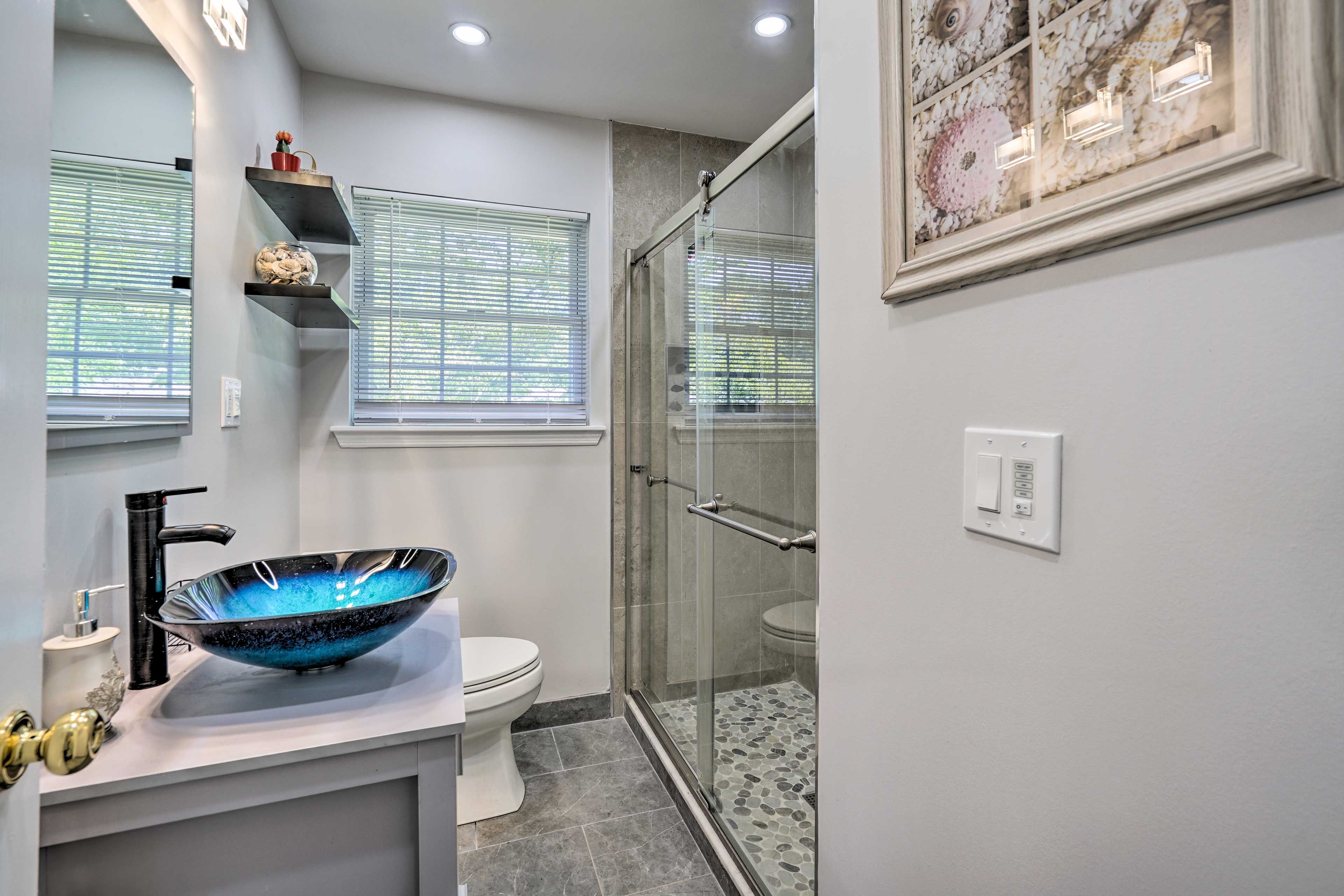 Full Bathroom | Towels Provided | Complimentary Toiletries | Hair Dryer