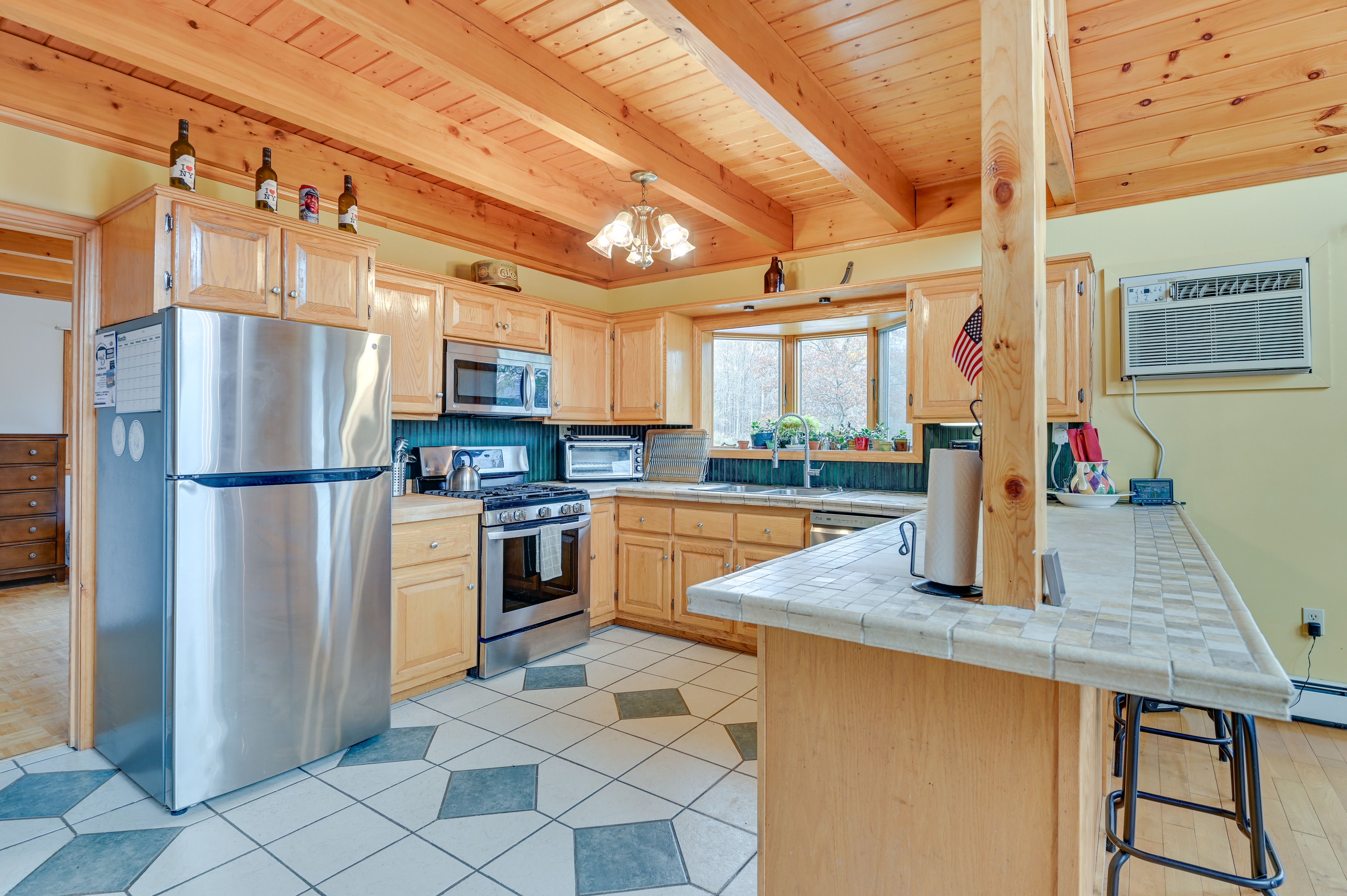 Main Kitchen | Dishwasher | Breakfast Bar