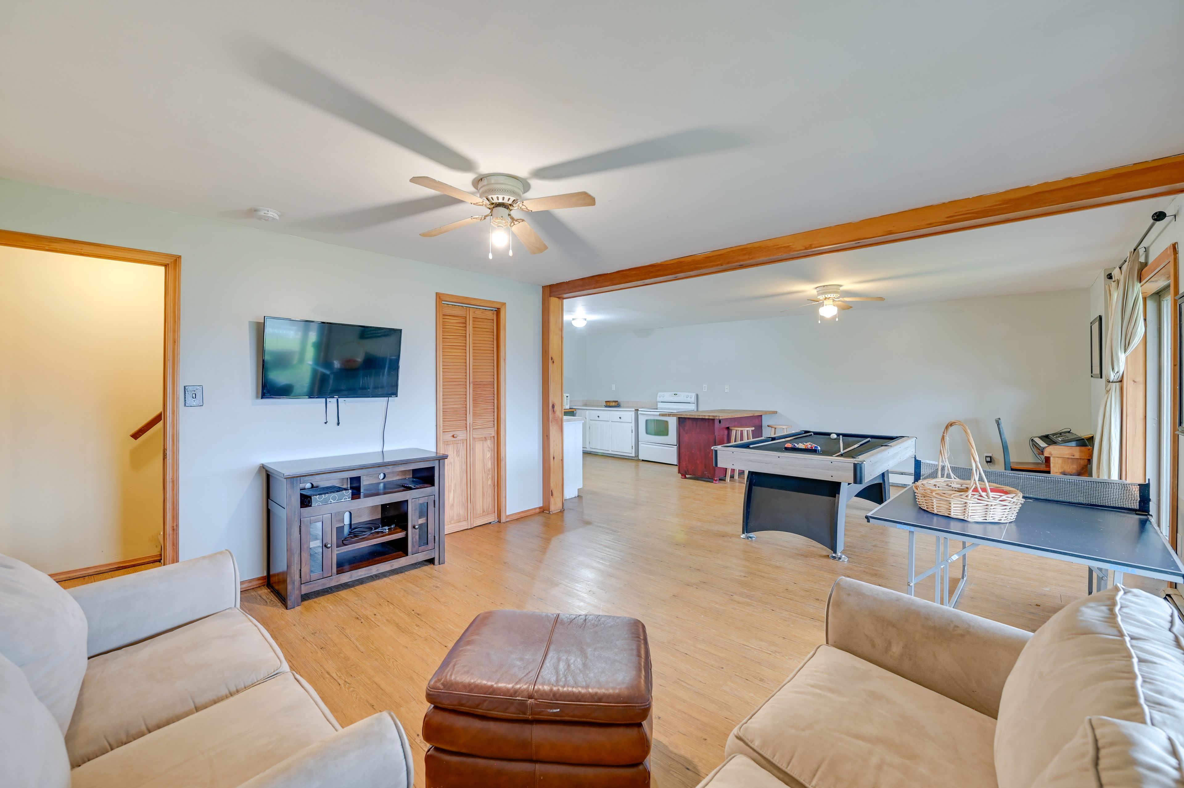 Game Room | Pool Table | Ping Pong Table | Flat-Screen TV