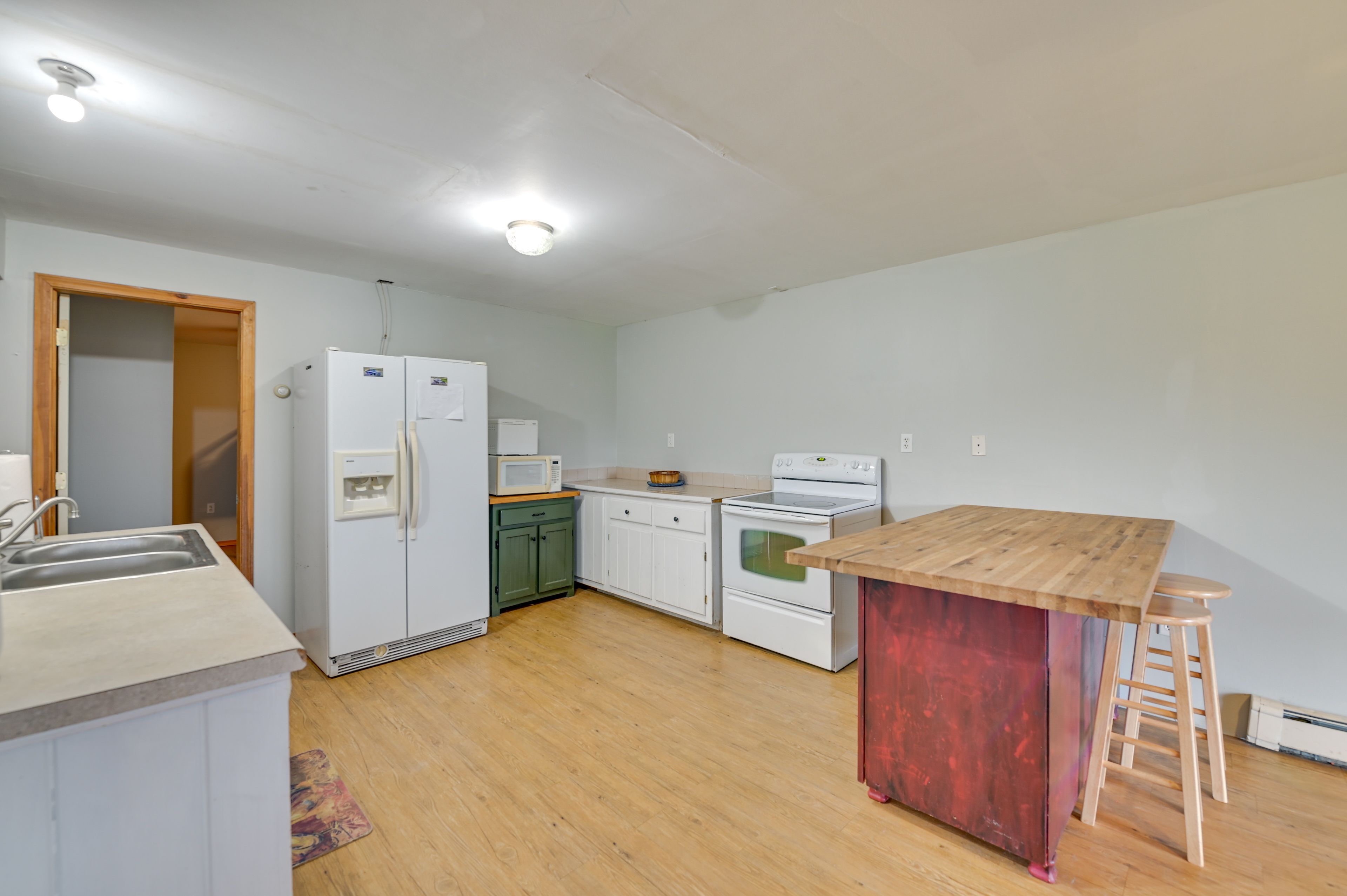 Additional Kitchen | Dishwasher | Stove/Oven | Microwave