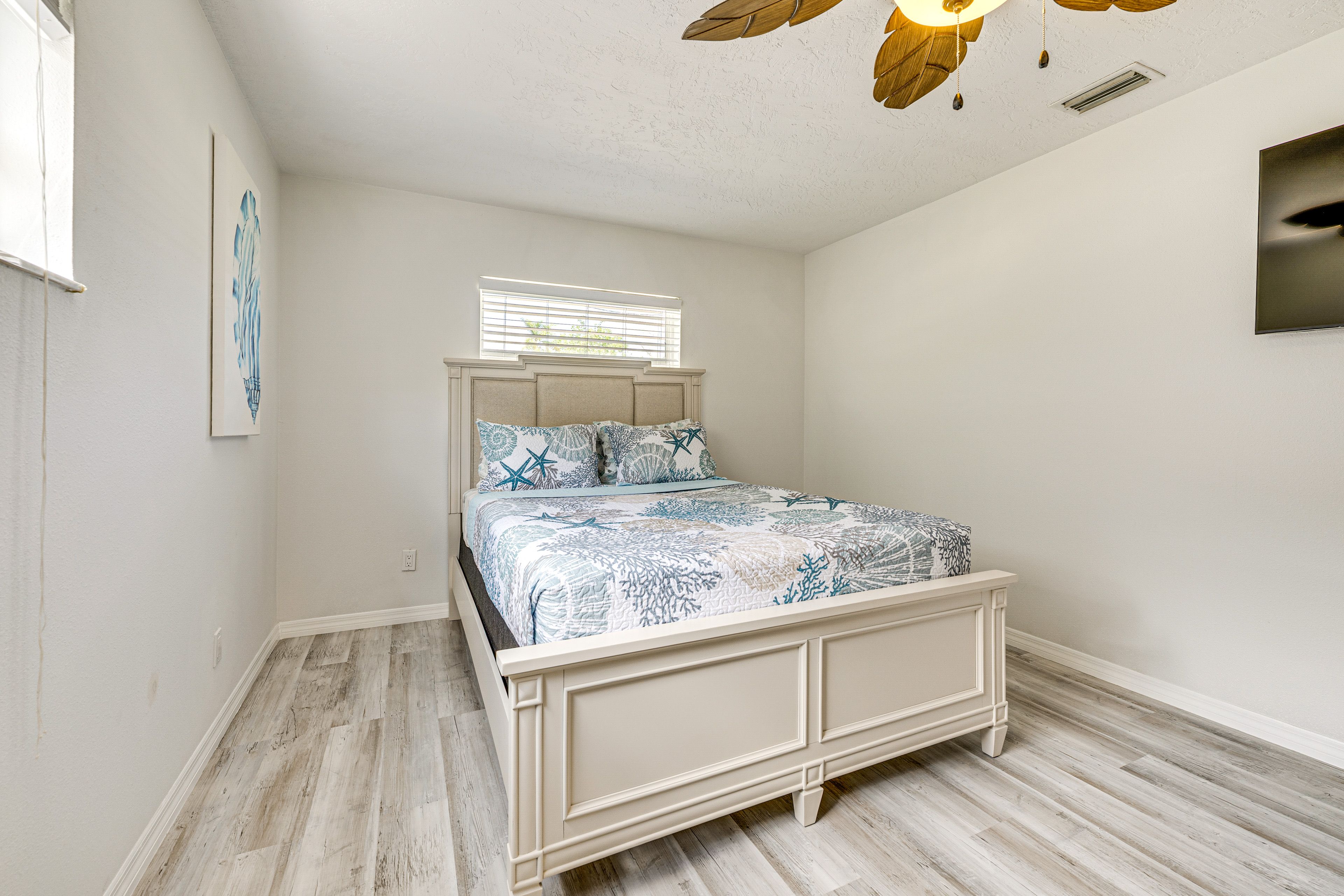 Bedroom 1 | Queen Bed | Smart TV w/ Cable