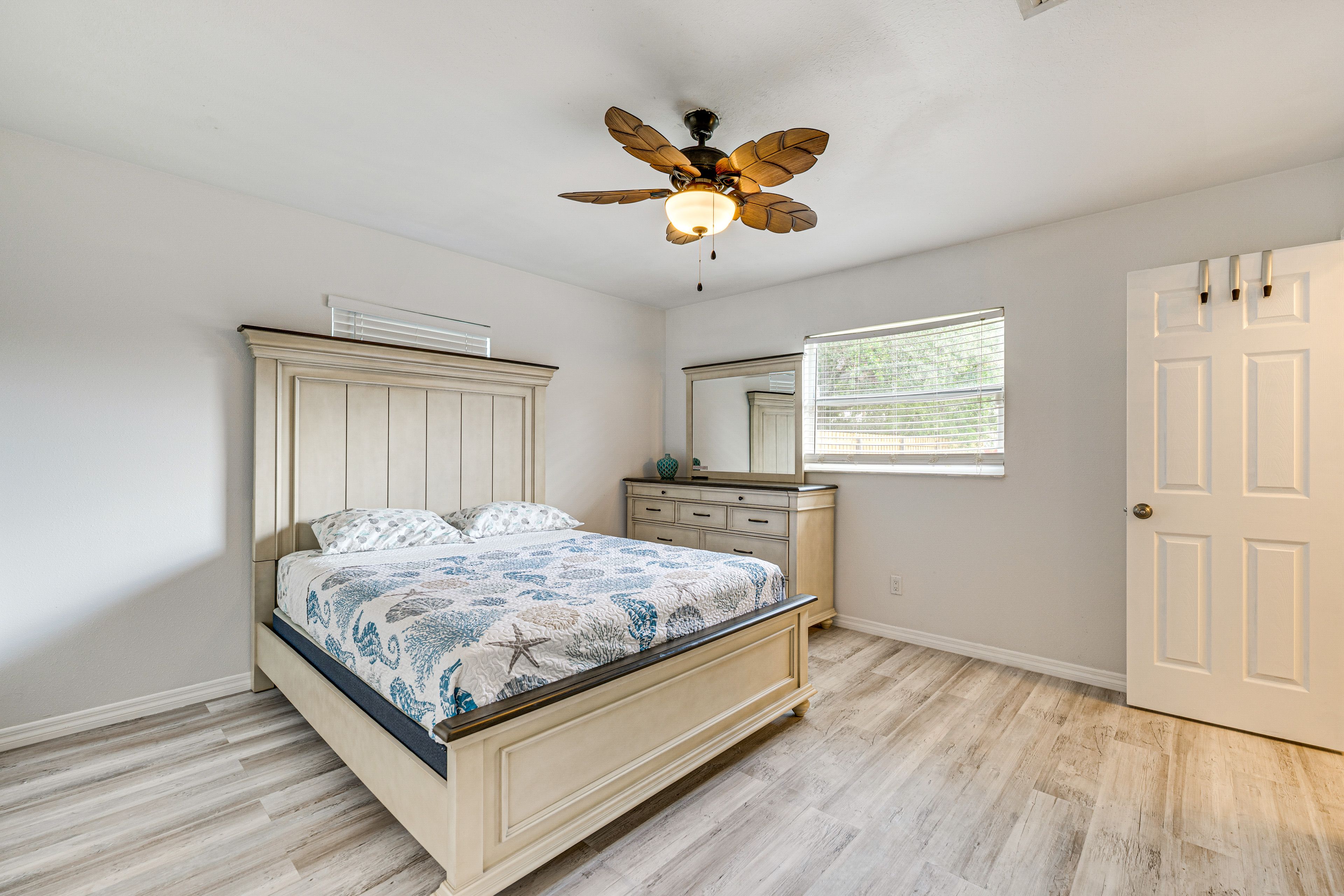 Bedroom 2 | Queen Bed | Smart TV w/ Cable