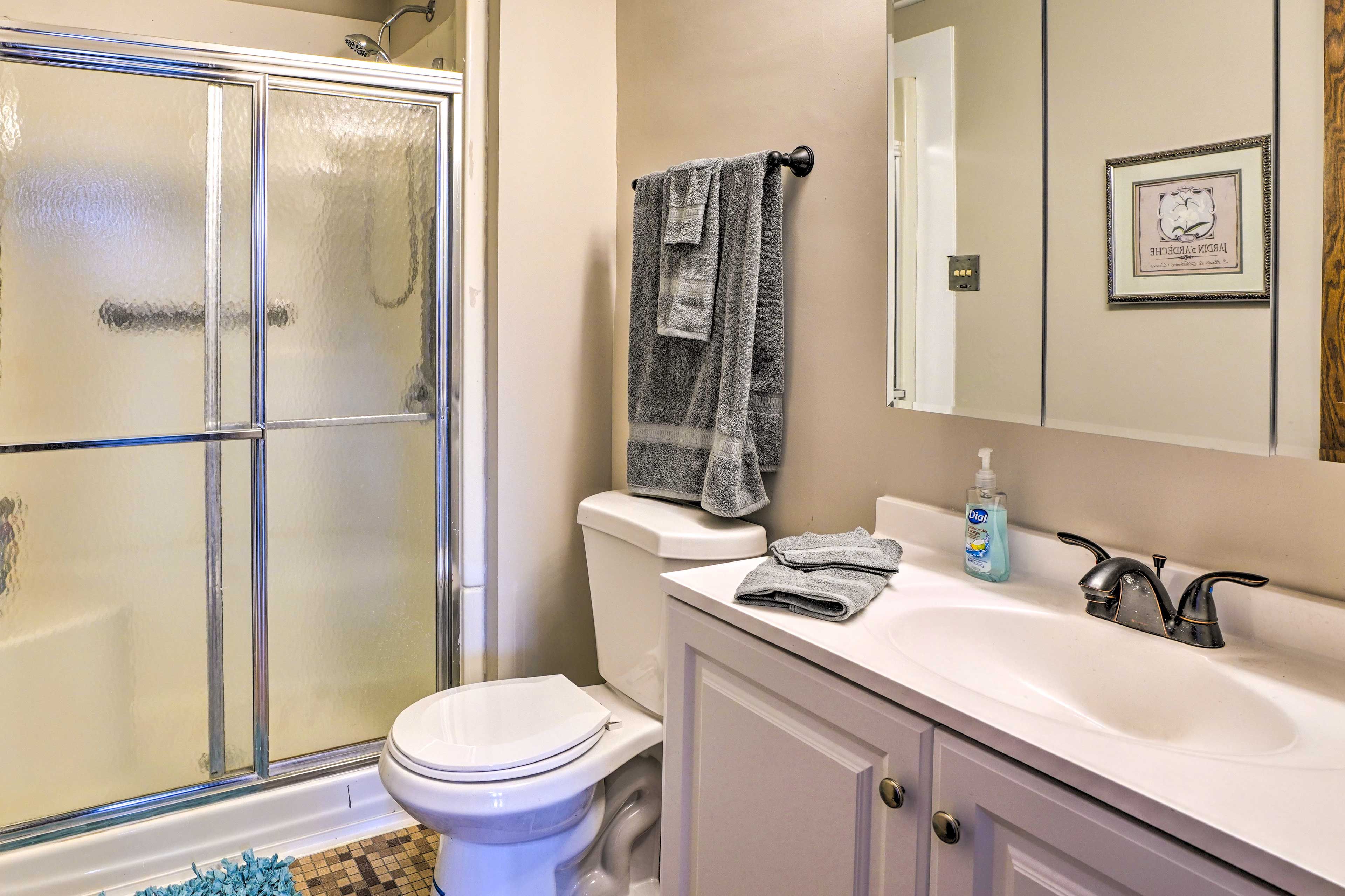 Full Bathroom | Complimentary Toiletries