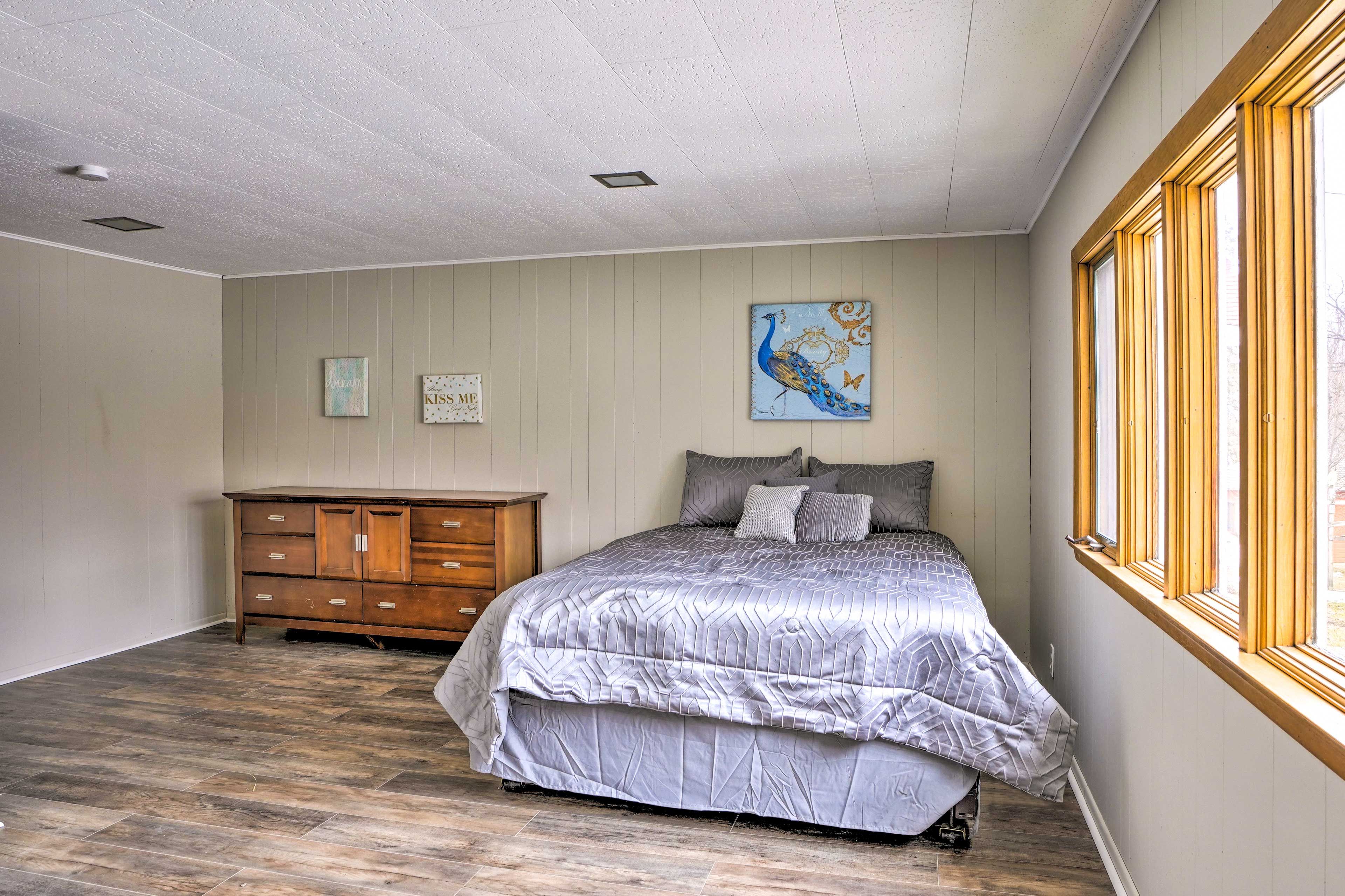Bedroom 1 | Linens & Towels