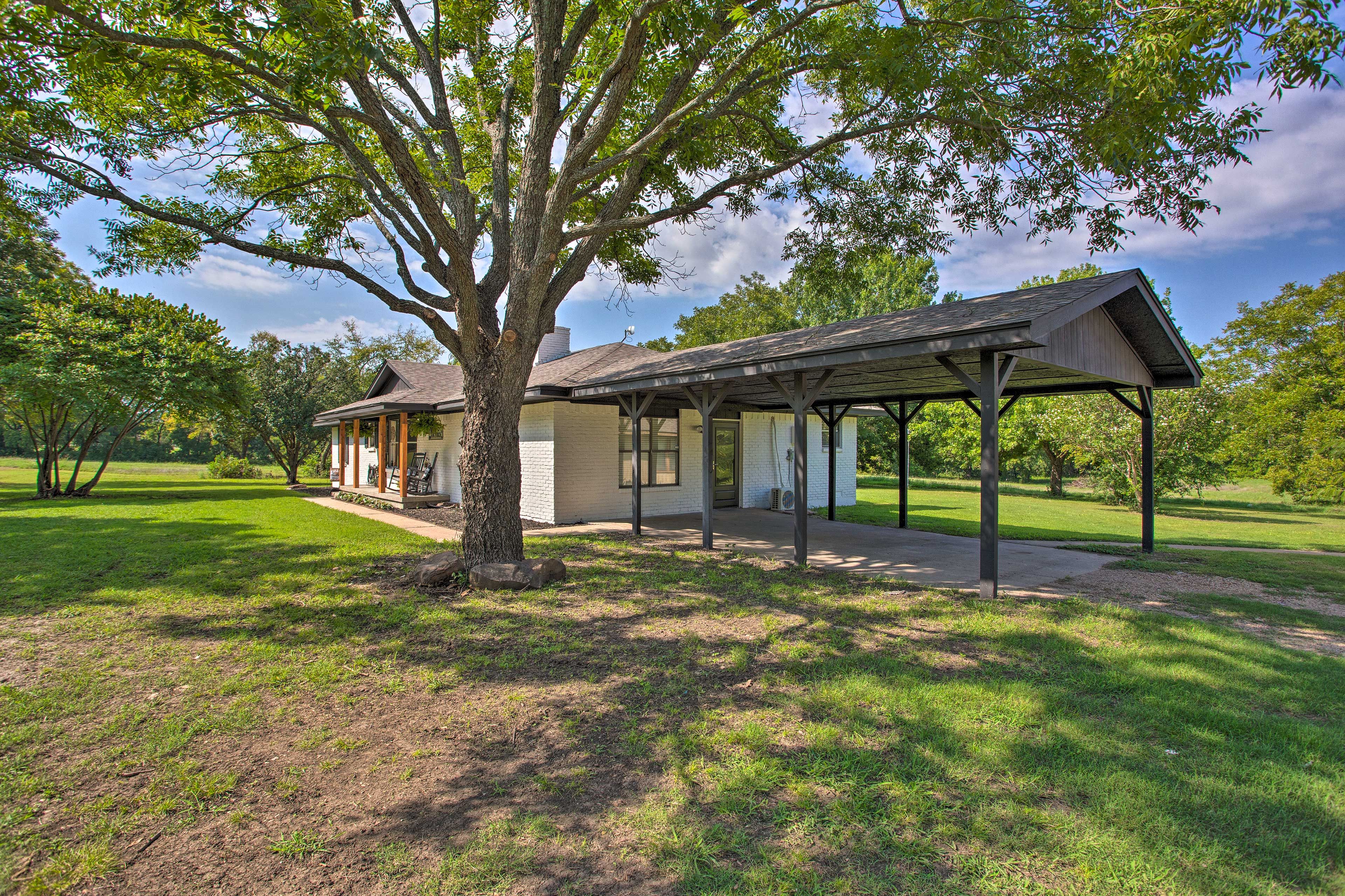 Parking | Carport (2 Vehicles) | Driveway (2 Vehicles)