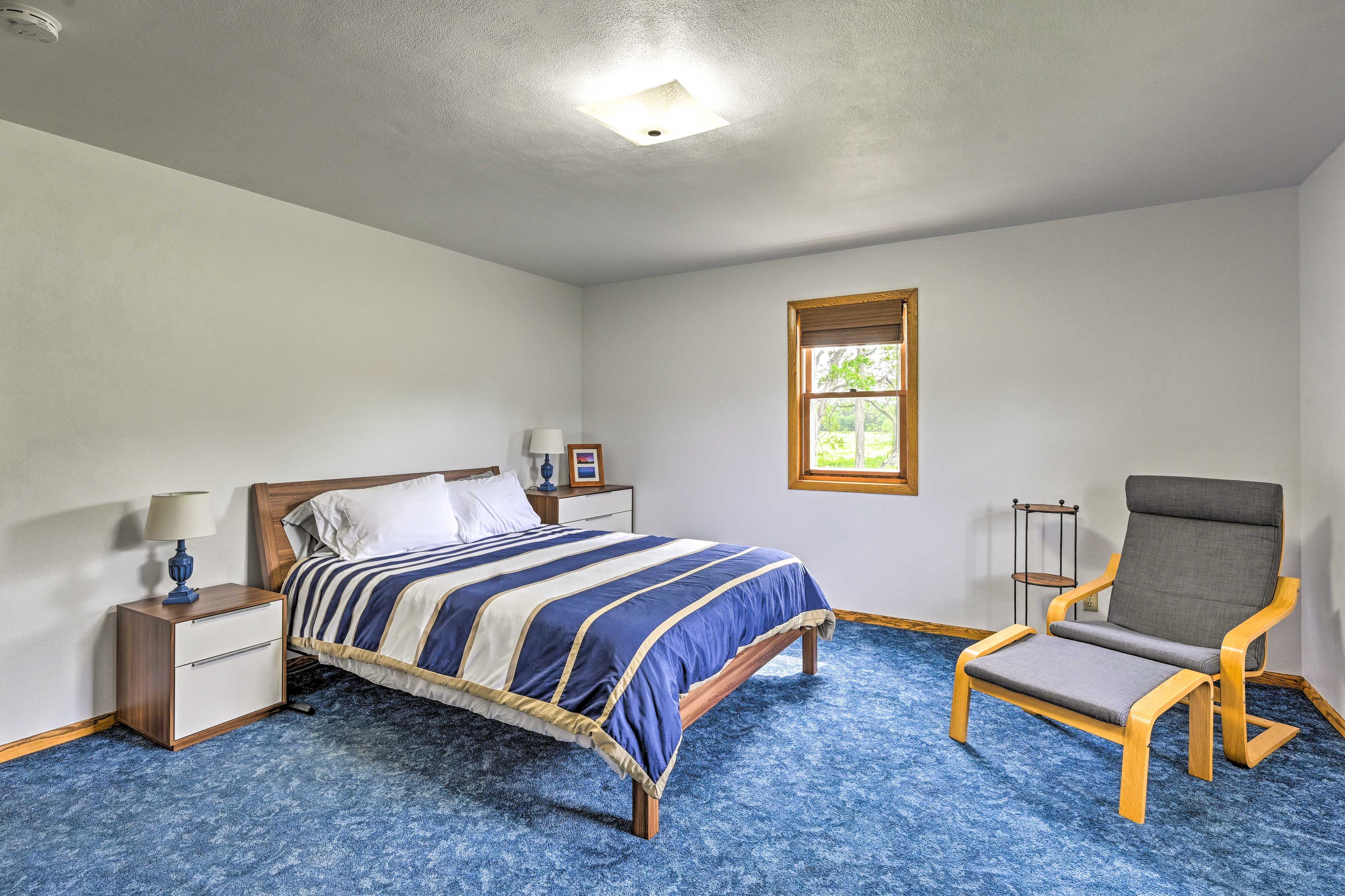 Bedroom 1 | Queen Bed | Linens Provided