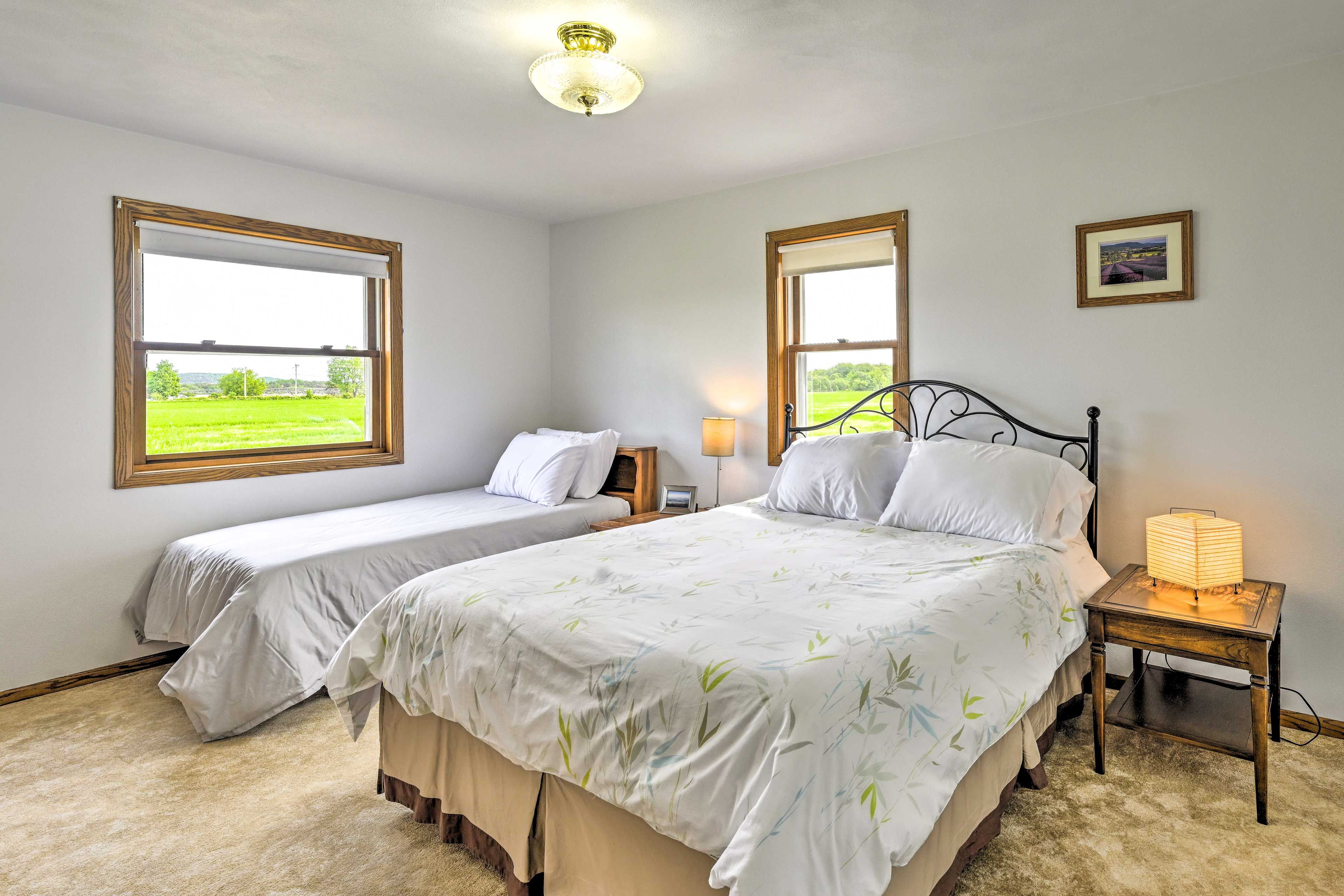 Bedroom 3 | Queen Bed | Twin Bed