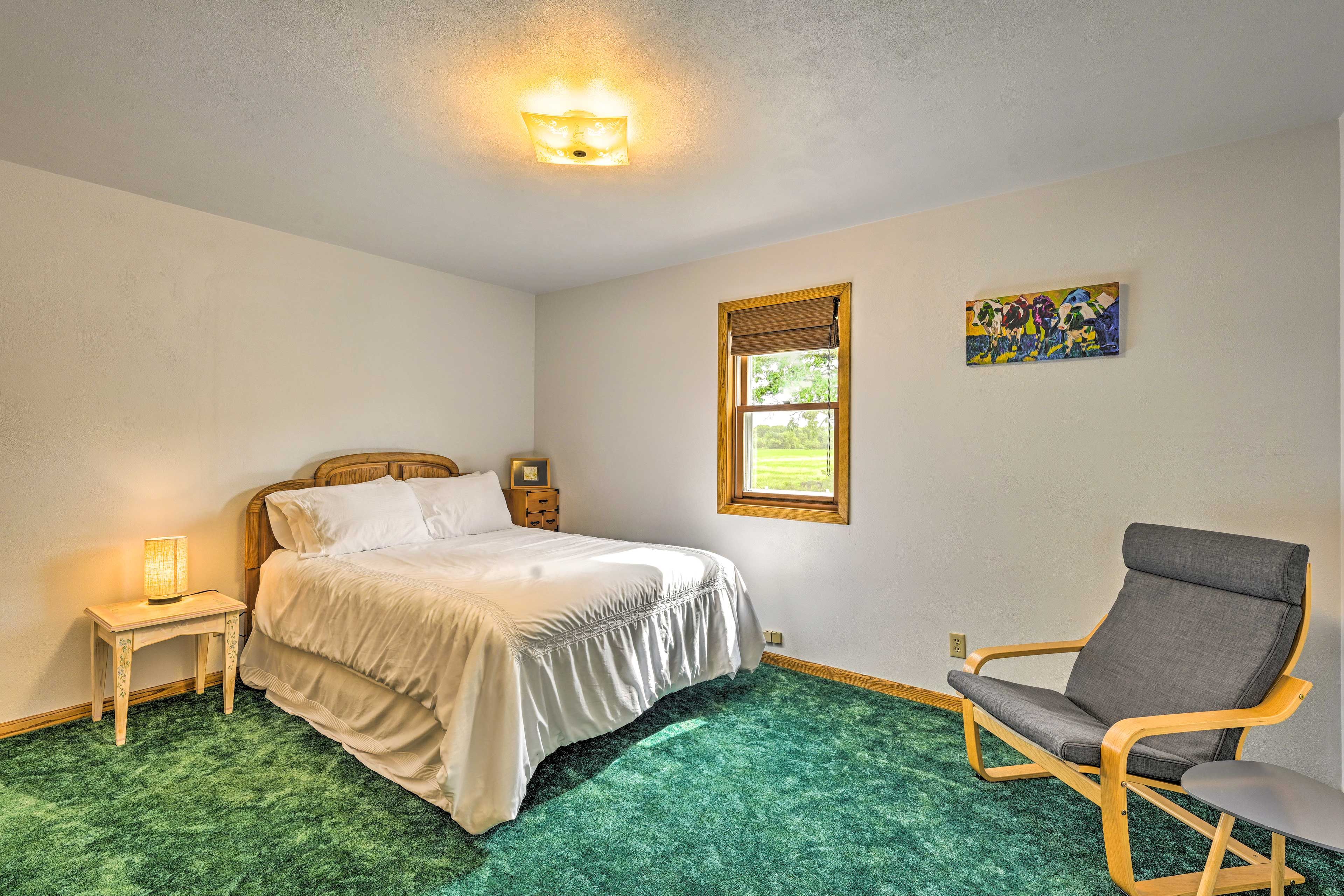 Bedroom 2 | Queen Bed