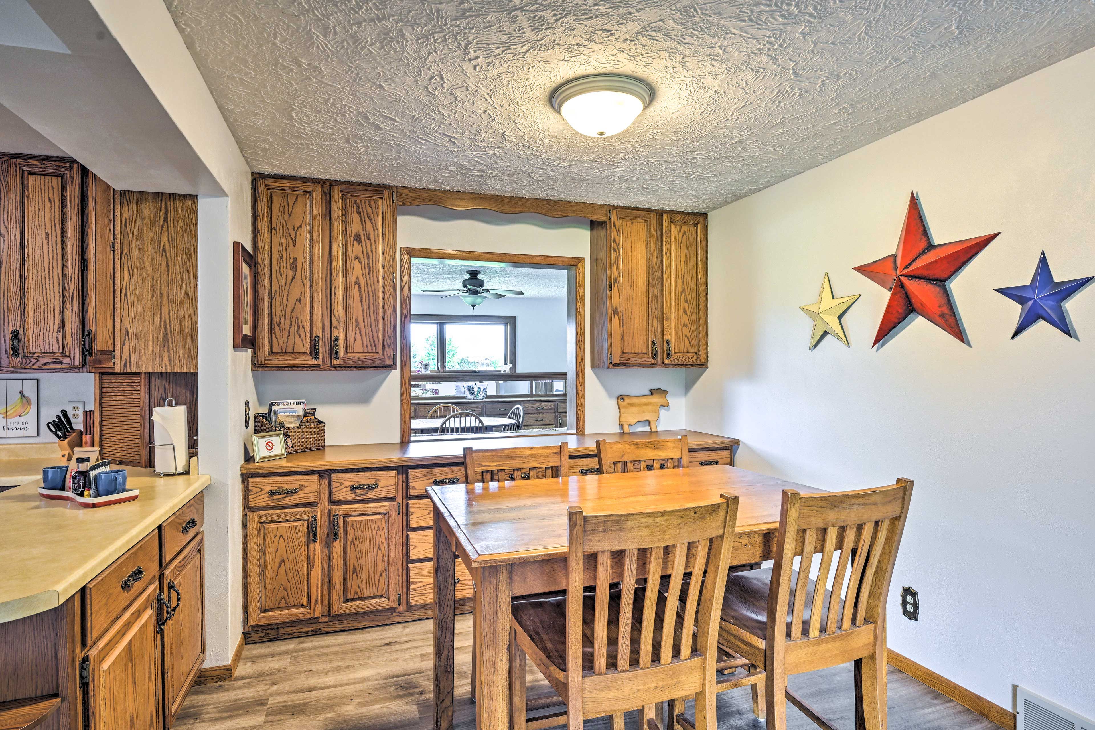 Dining Room | Dishware/Flatware Provided