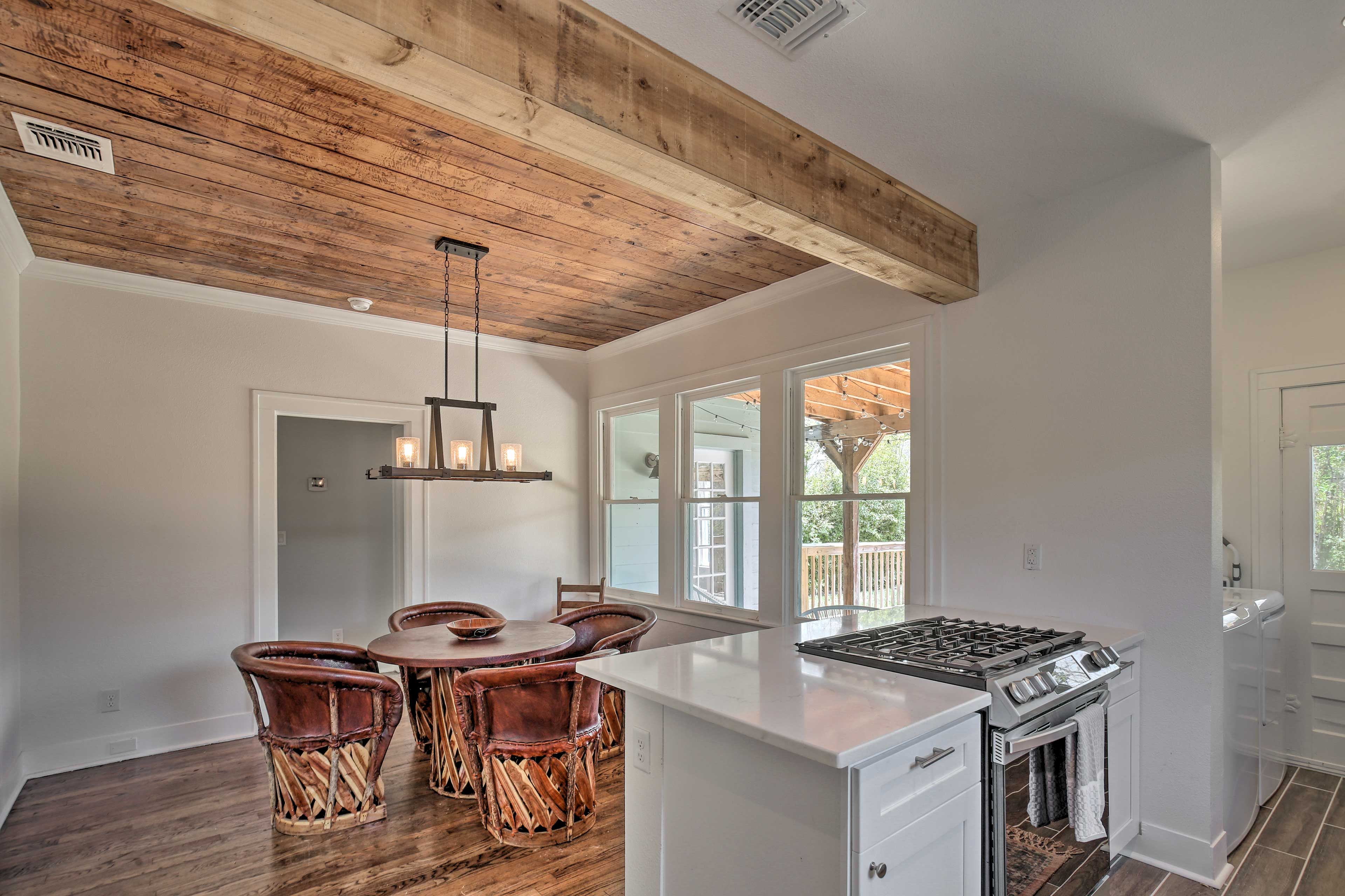 Dining Area | Kitchen
