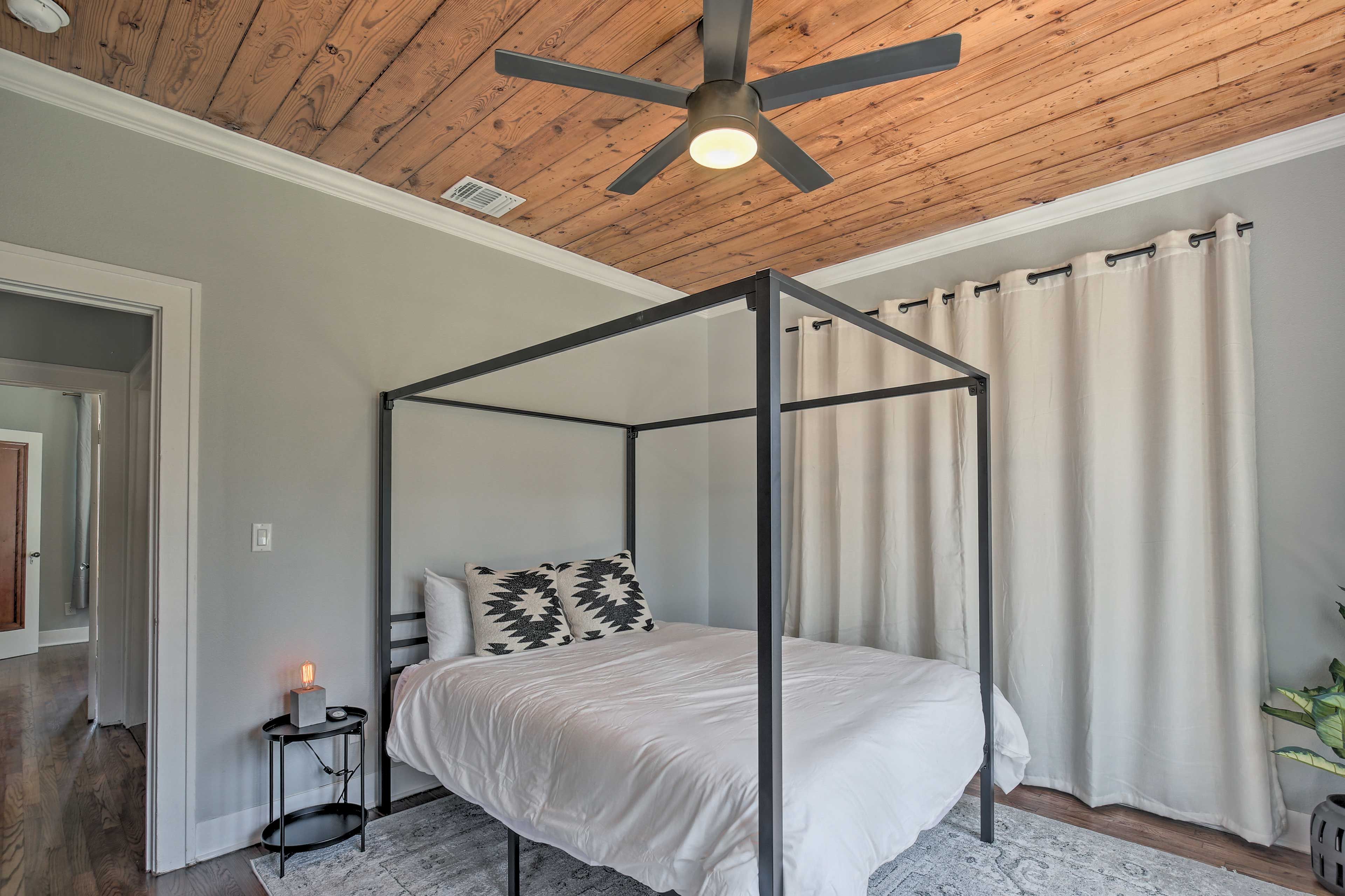 Bedroom 1 | Main Level | Queen Bed
