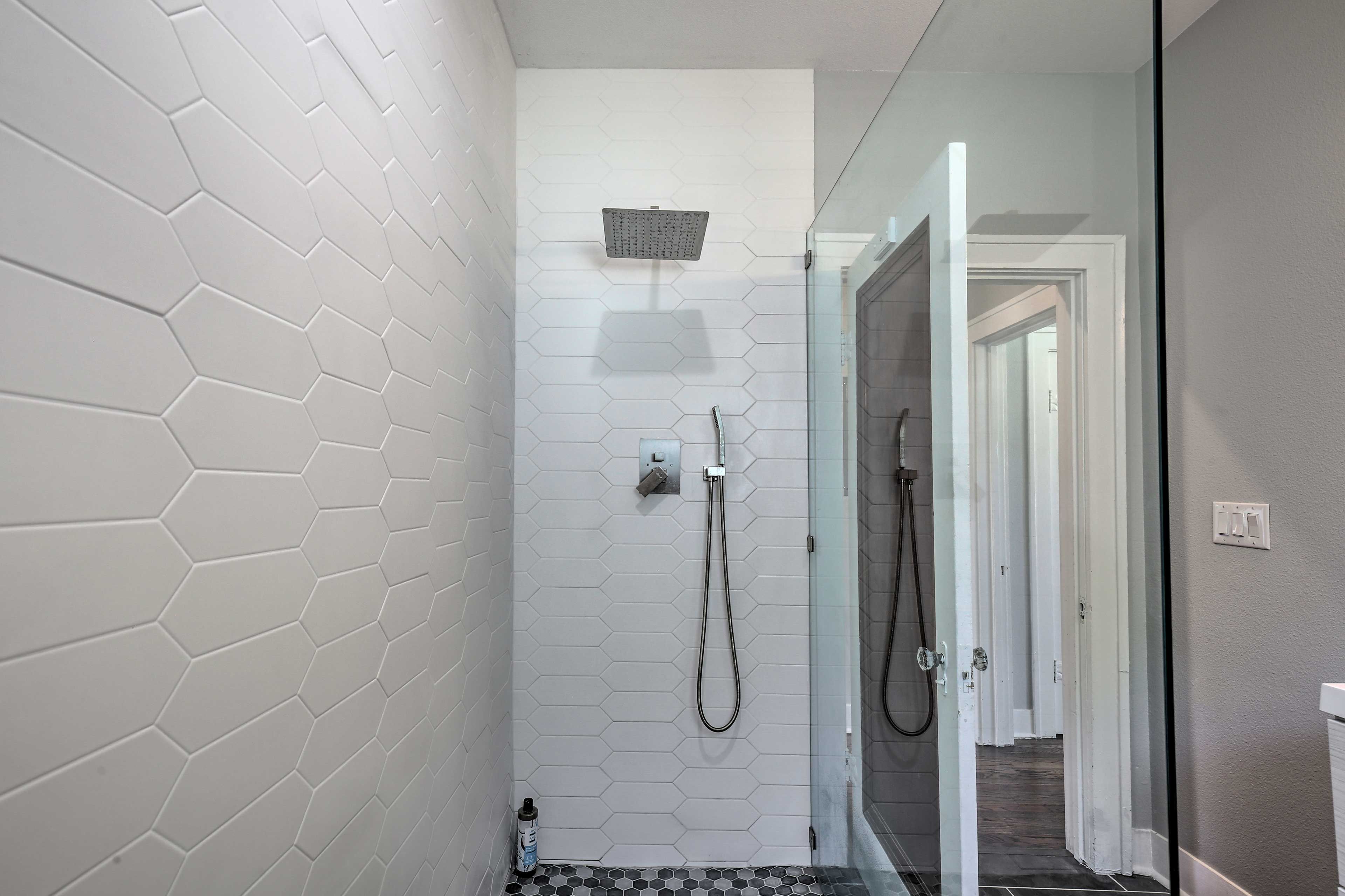 Full Bathroom | Complimentary Toiletries
