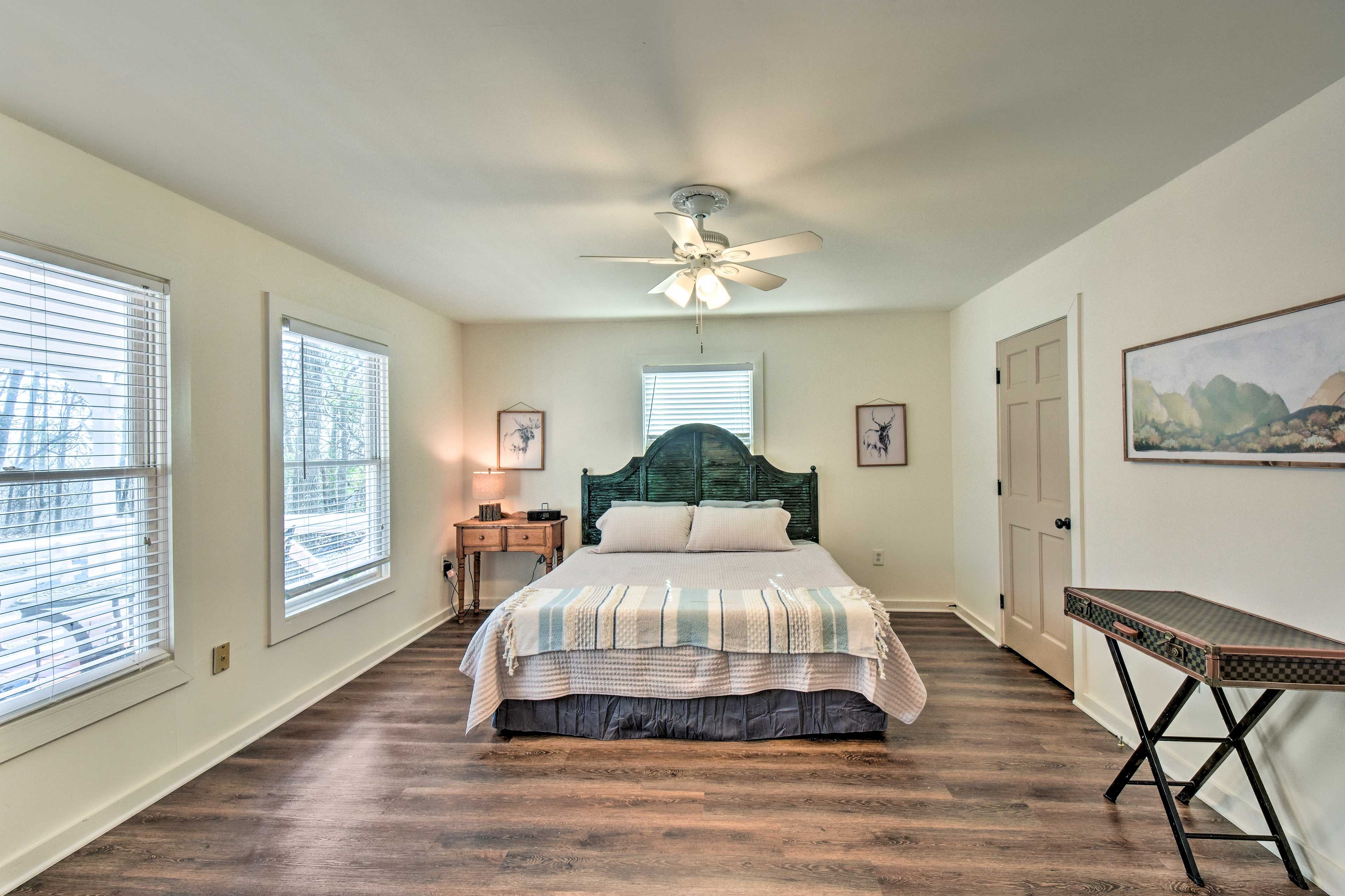 Bedroom 1 | King Bed