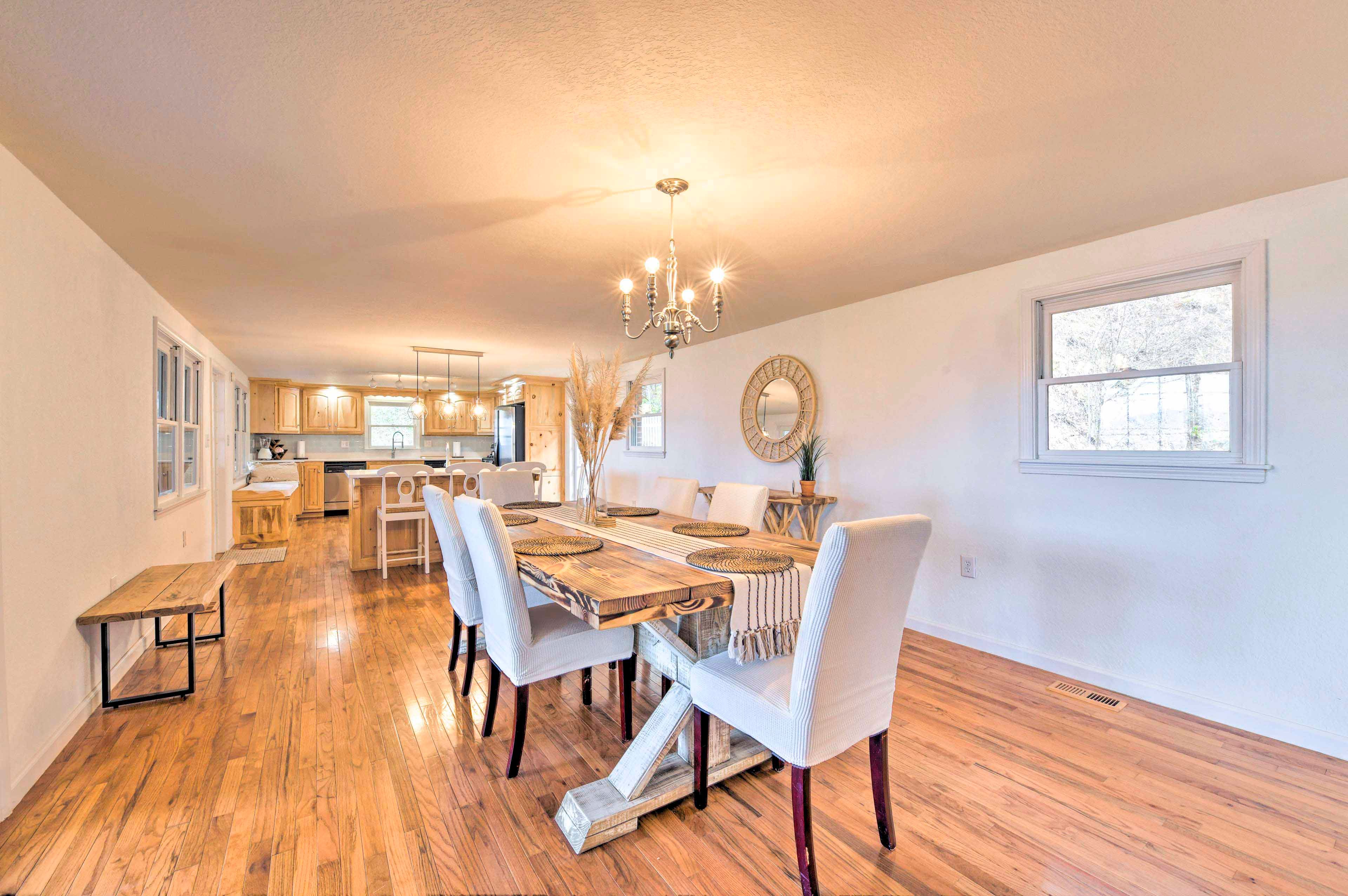 Dining Room | Main Floor | Dishware/Flatware Provided
