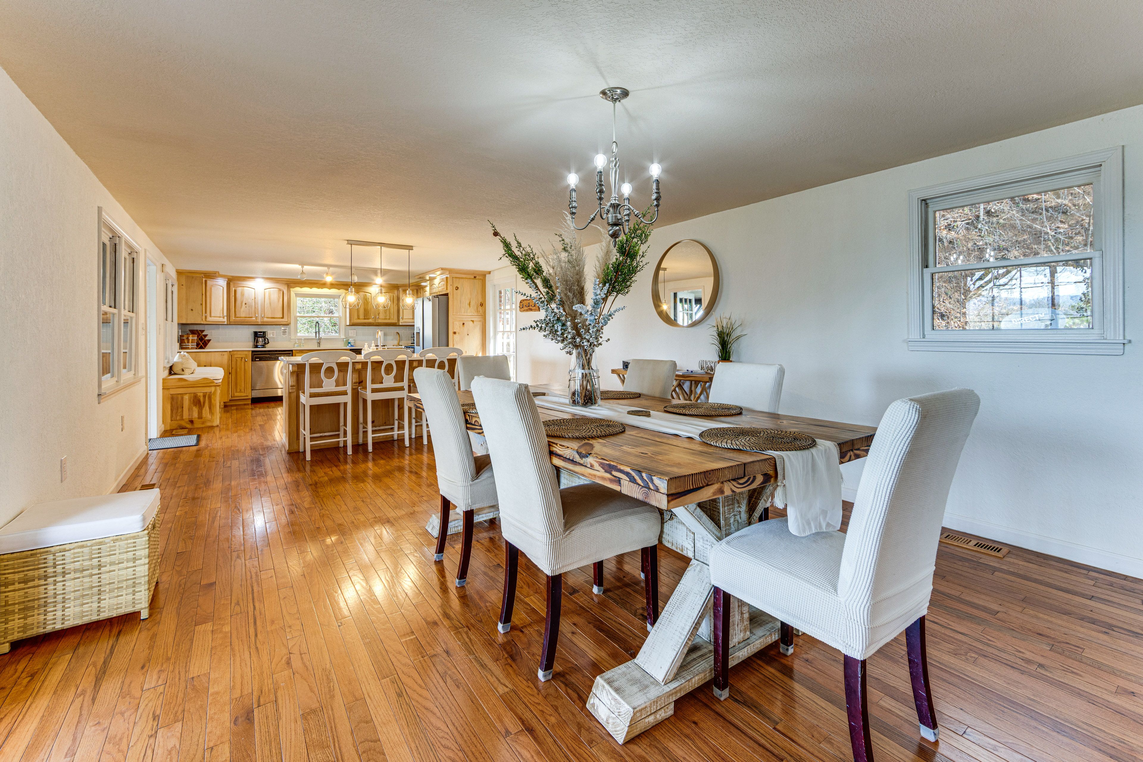 Dining Room | Main Floor | Dishware/Flatware Provided