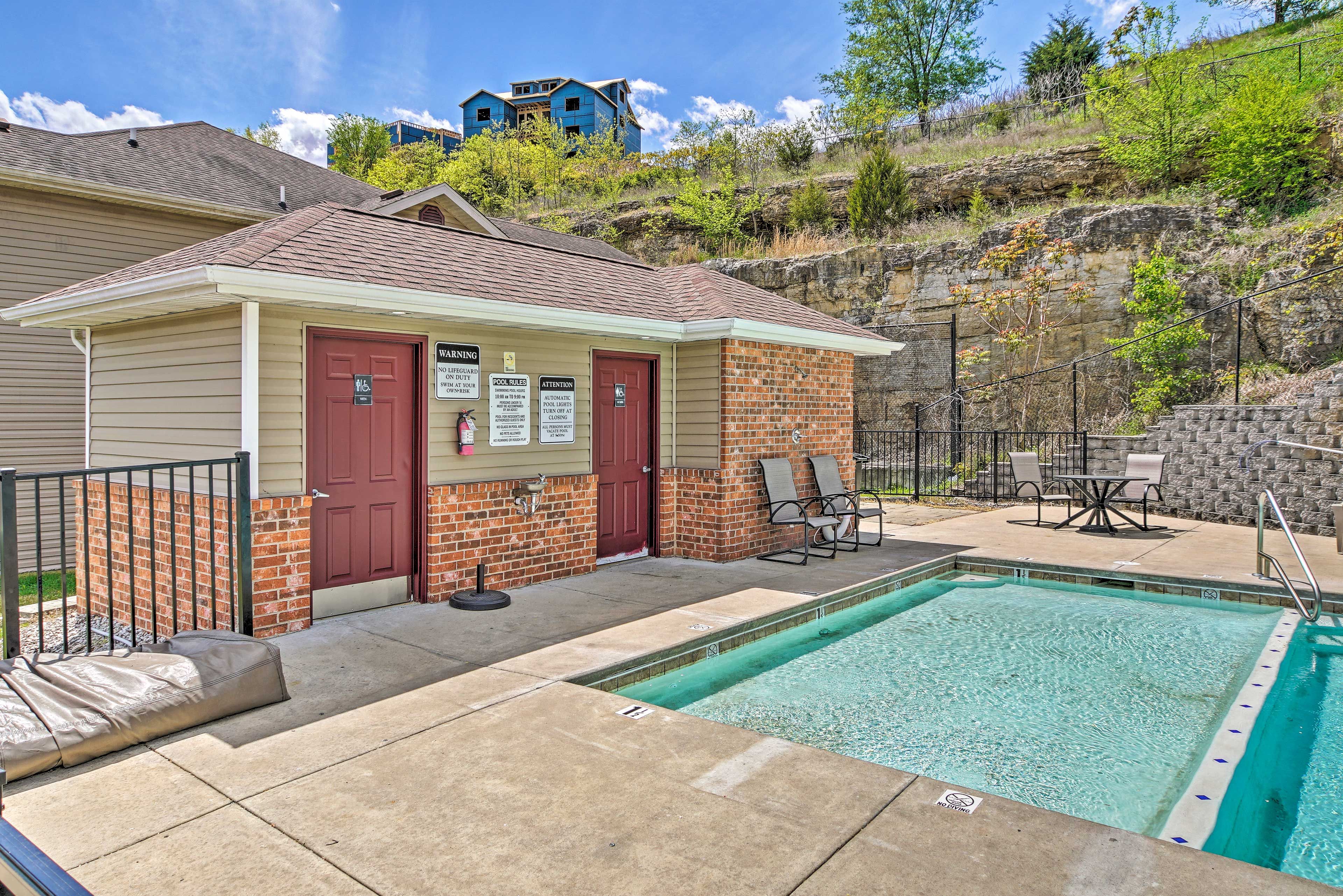 Community Amenities | Outdoor Pool