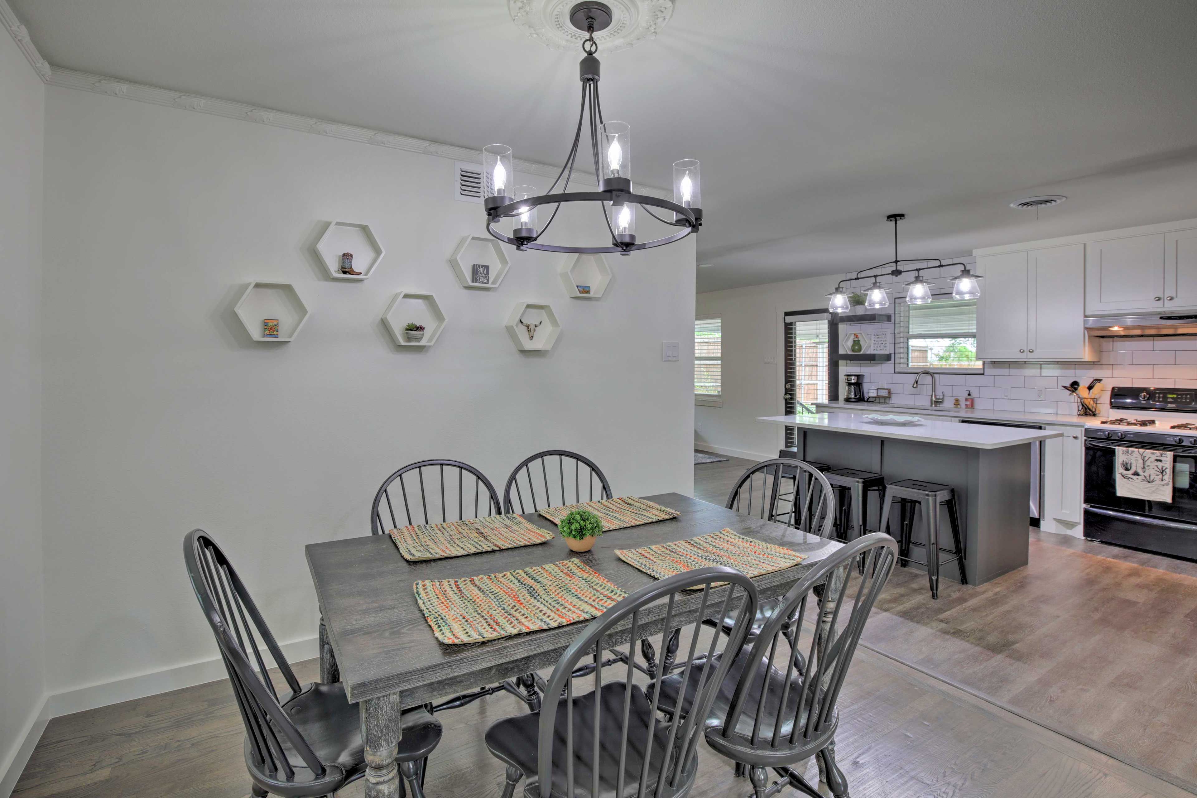 Dining Area | Dishware & Flatware Provided