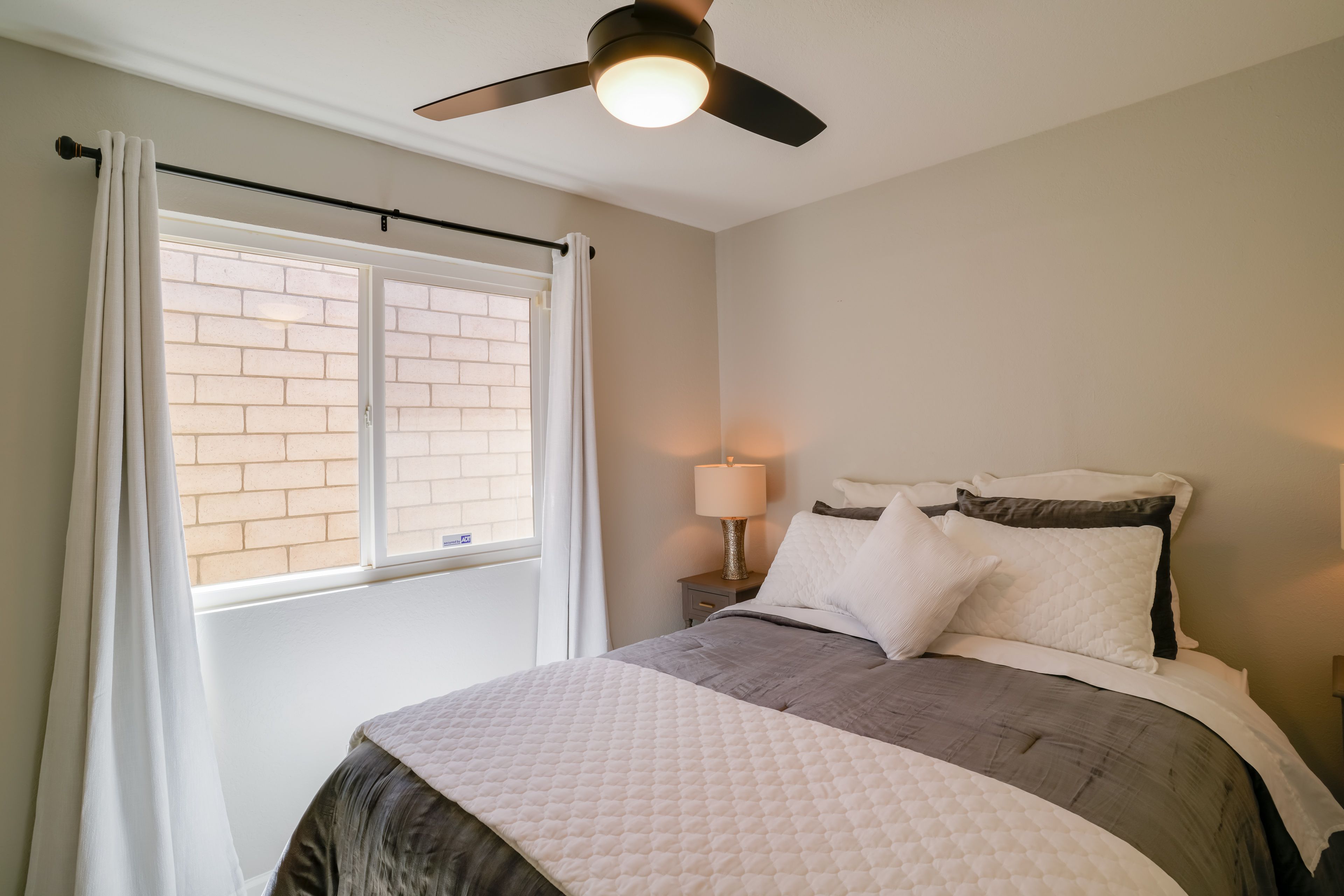 Bedroom 2 | Queen Bed