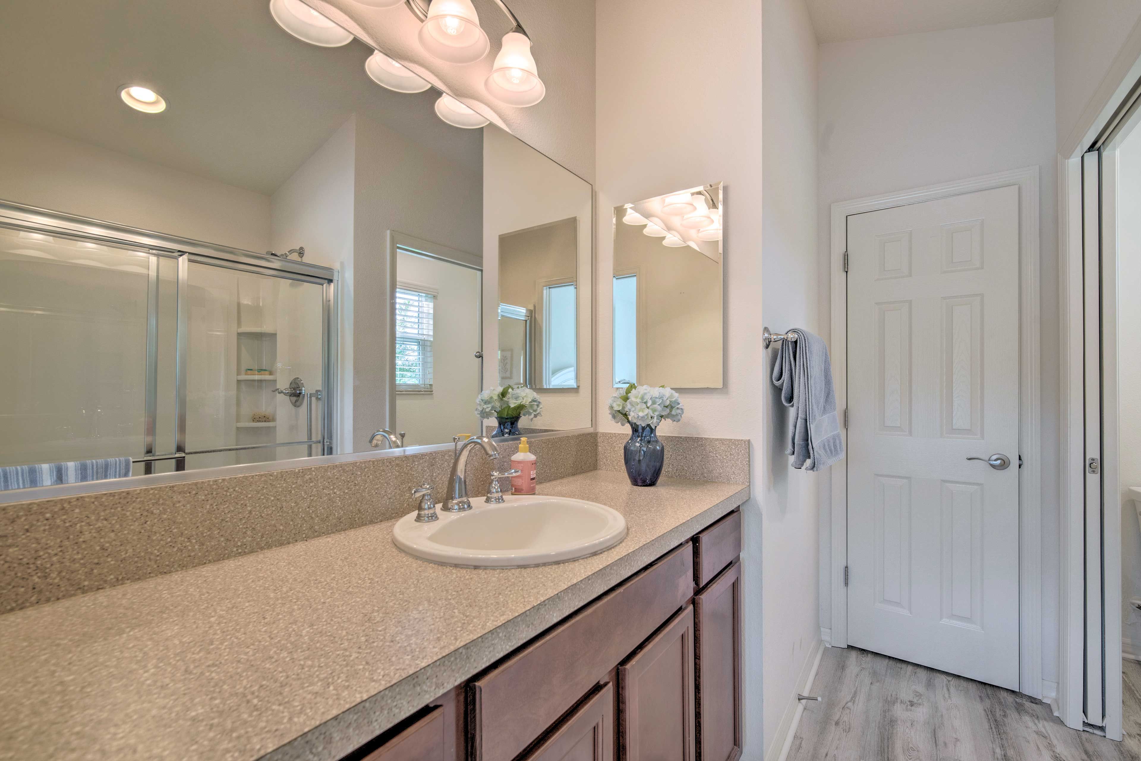 Full Bathroom | Complimentary Toiletries | Hair Dryer