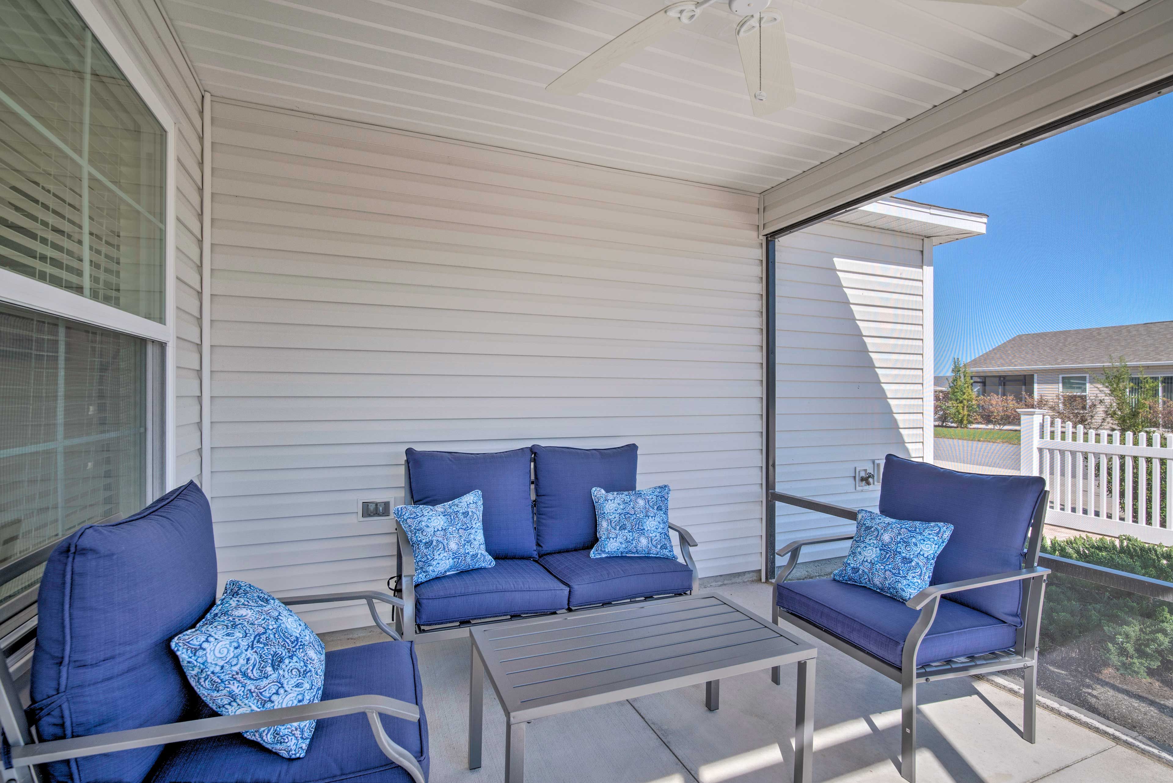 Private Lanai | Ceiling Fan