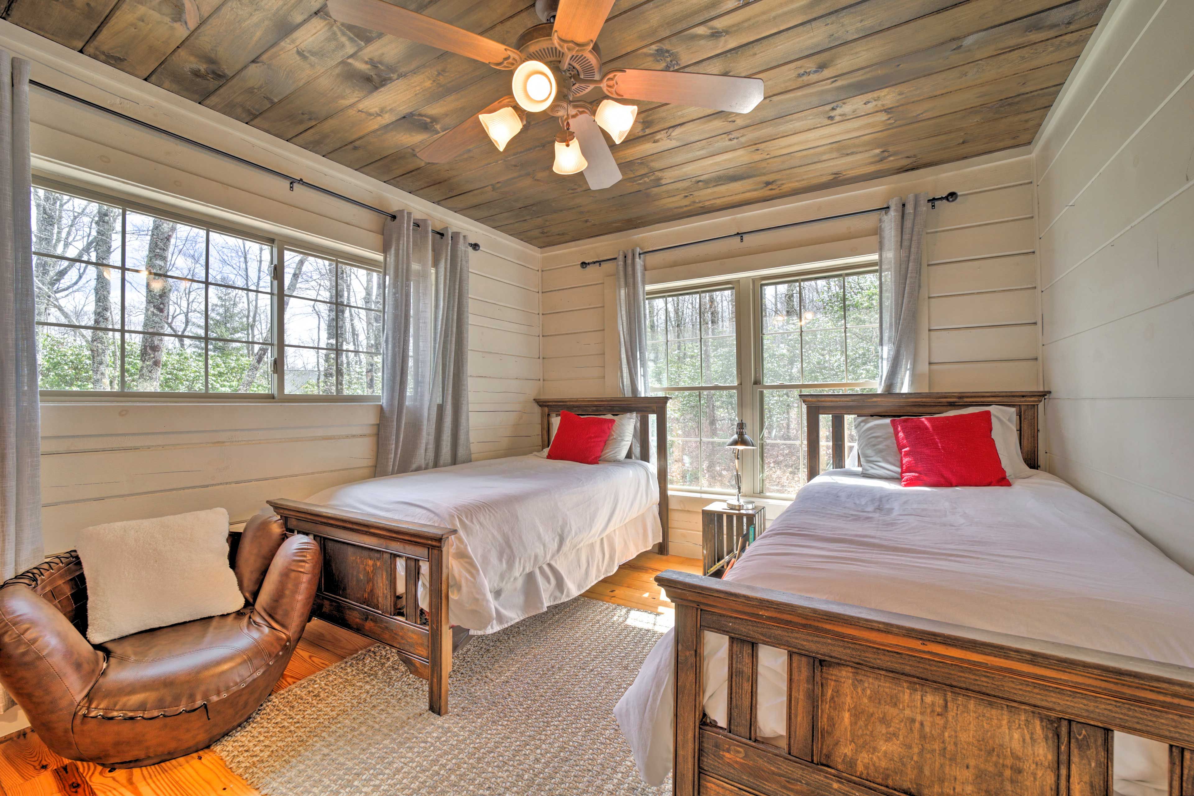 Bedroom 3 | 2 Twin Beds | 1st Floor