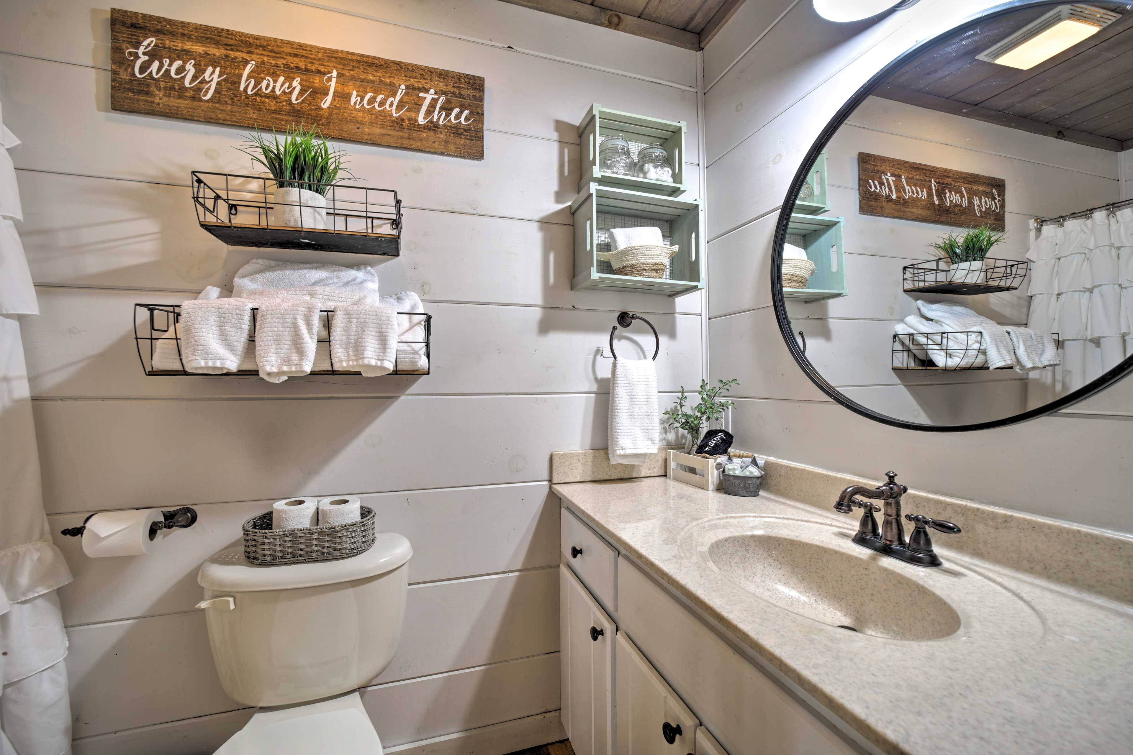Full Bathroom | 1st Floor