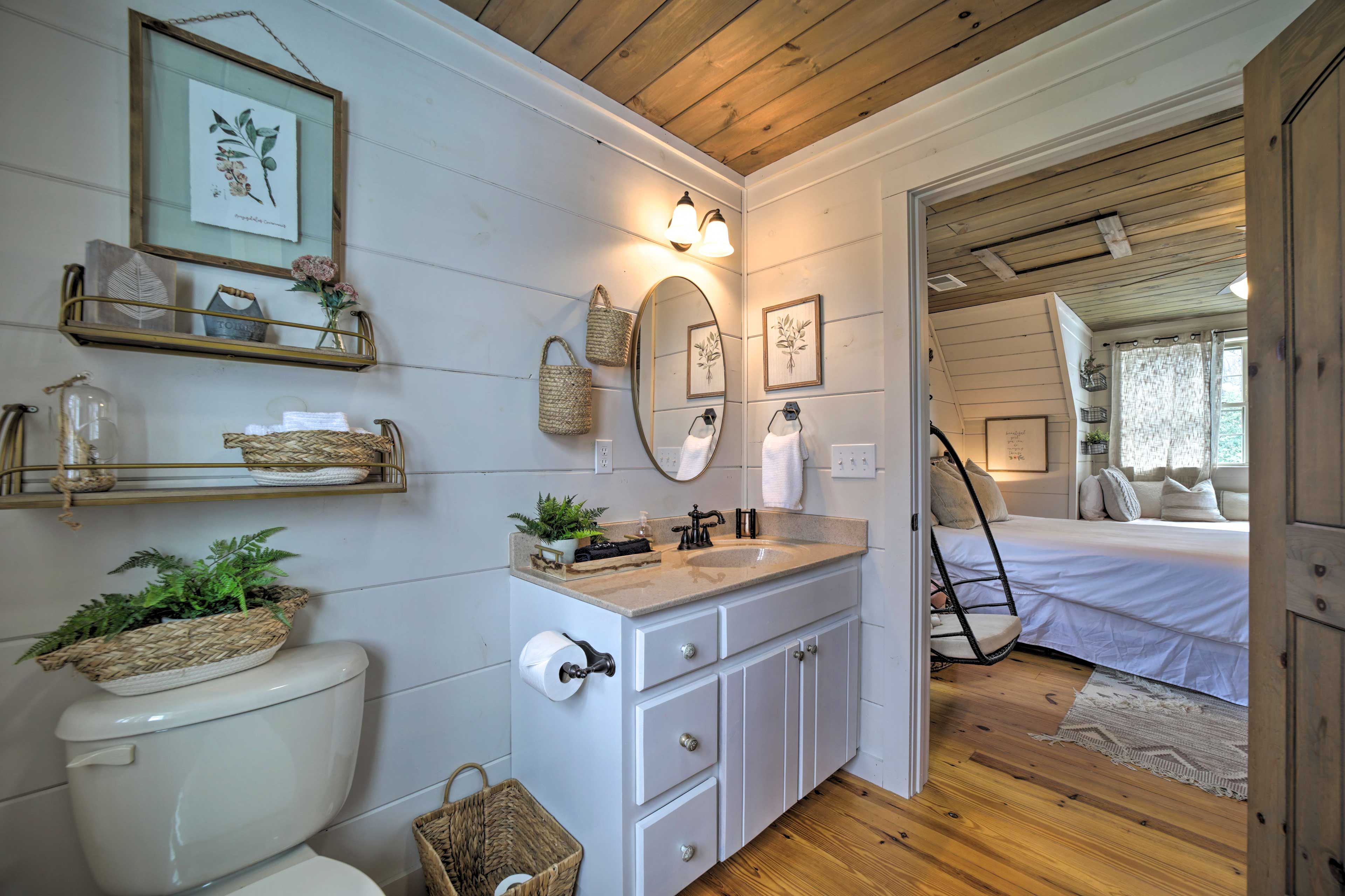 Full Bathroom | 2nd Floor