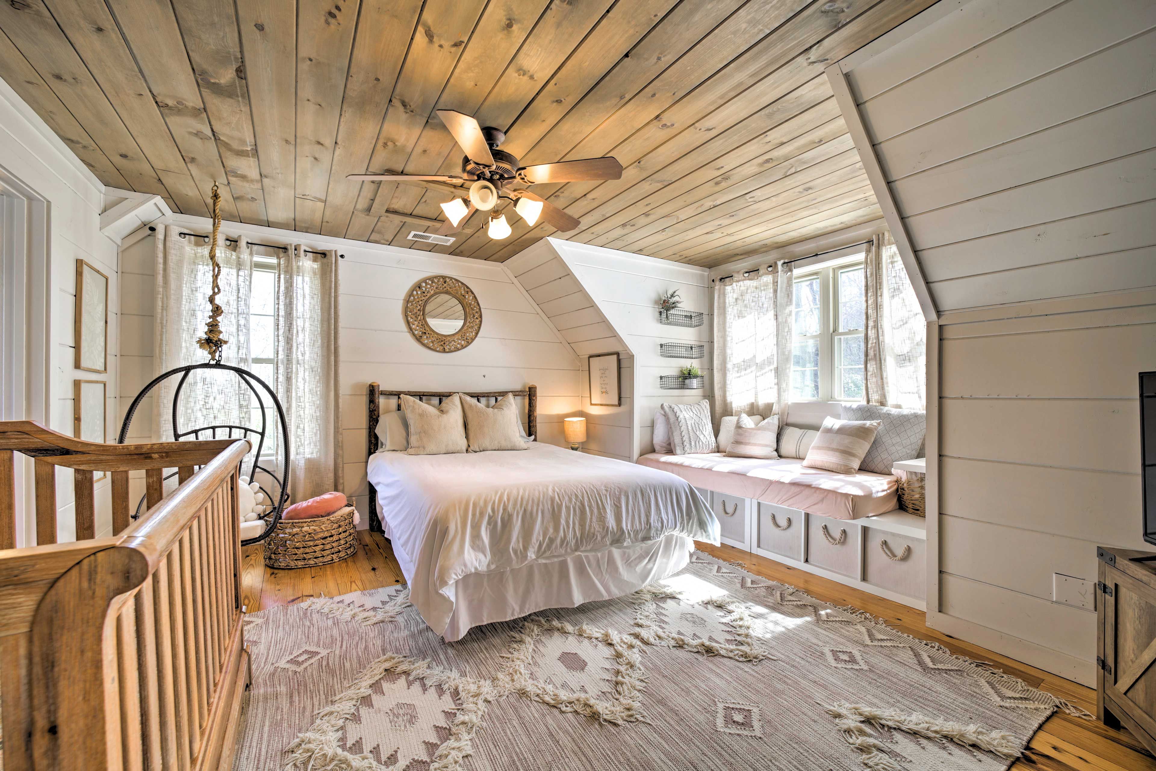 Bedroom 2 | Queen Bed | Twin Daybed | Crib | 2nd Floor