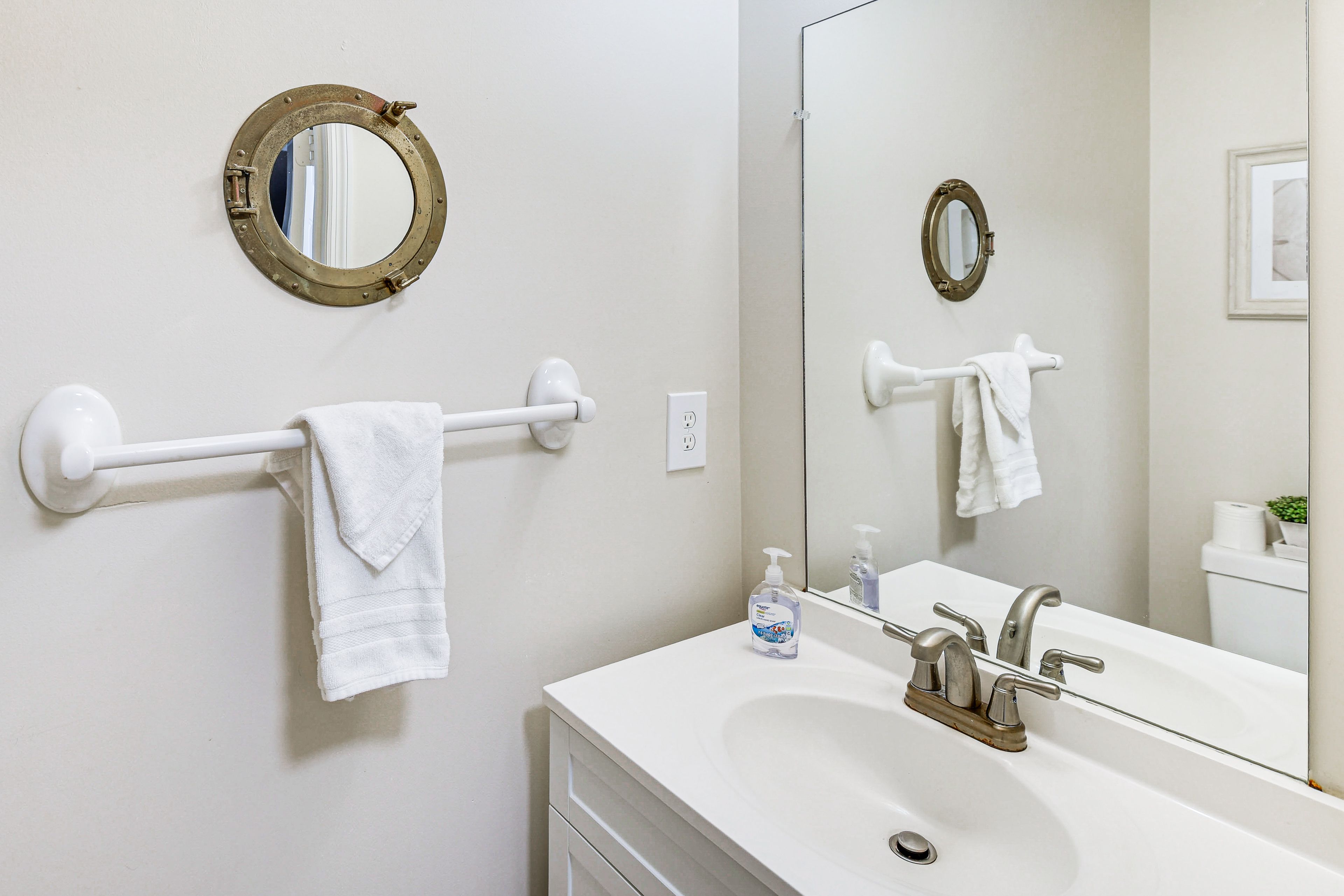Half Bathroom | 1st Floor