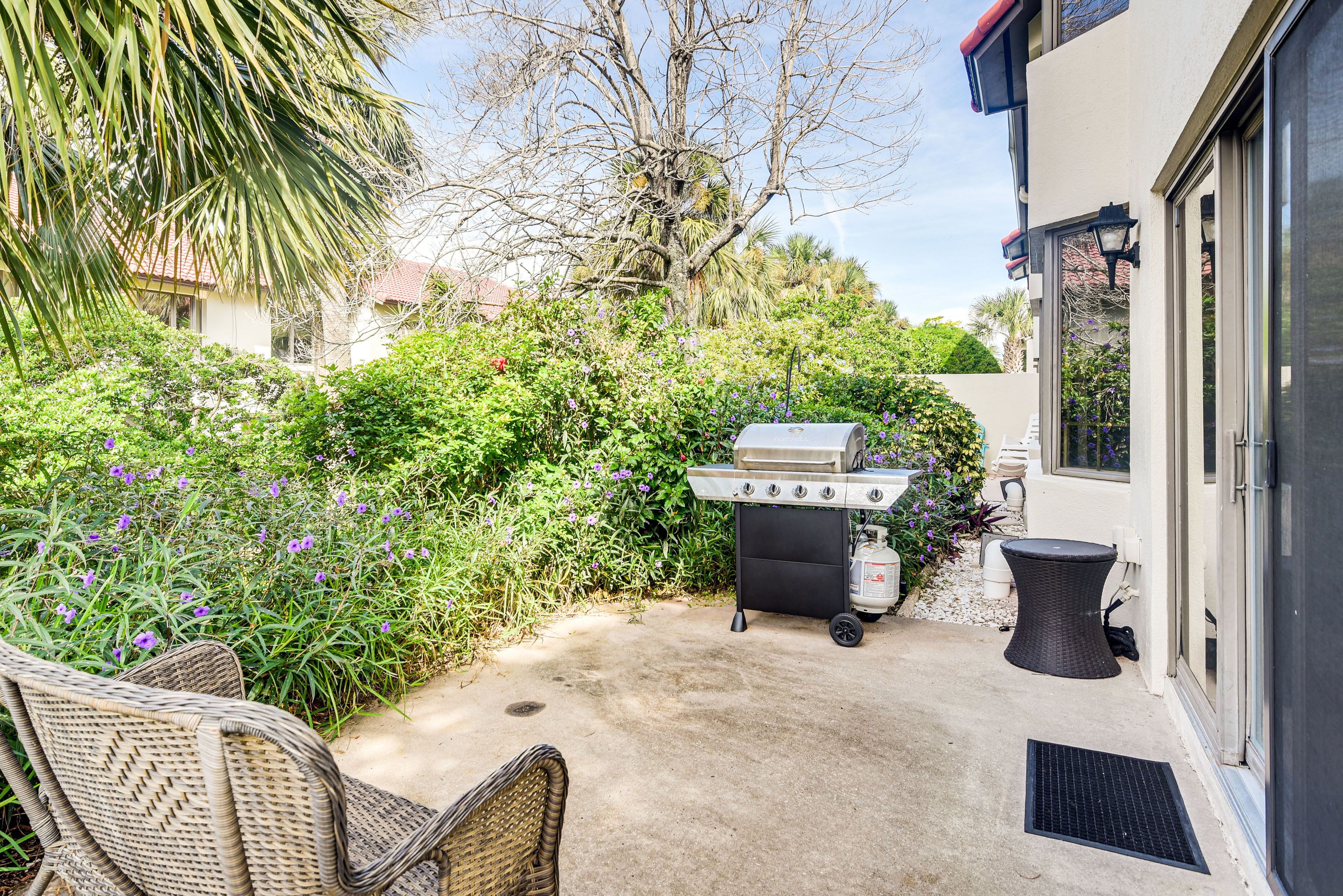 Private Patio | Gas Grill