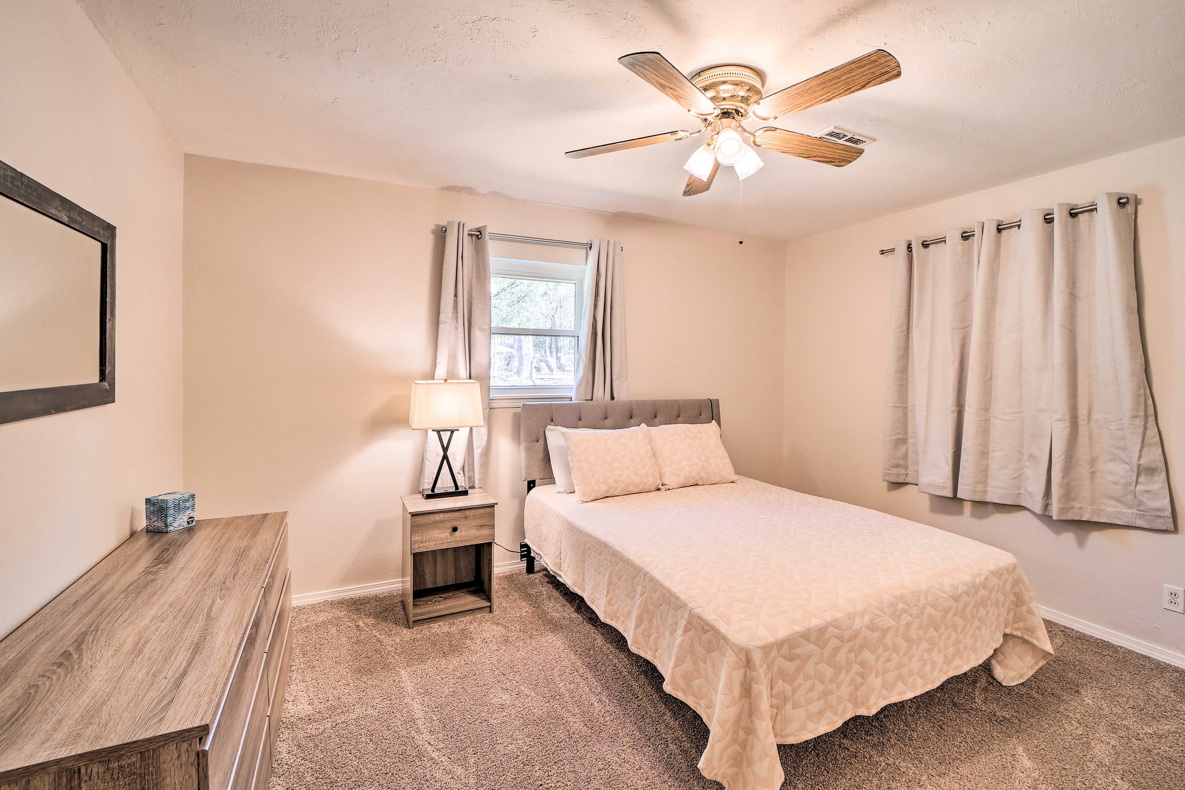 Bedroom 3 | Queen Bed
