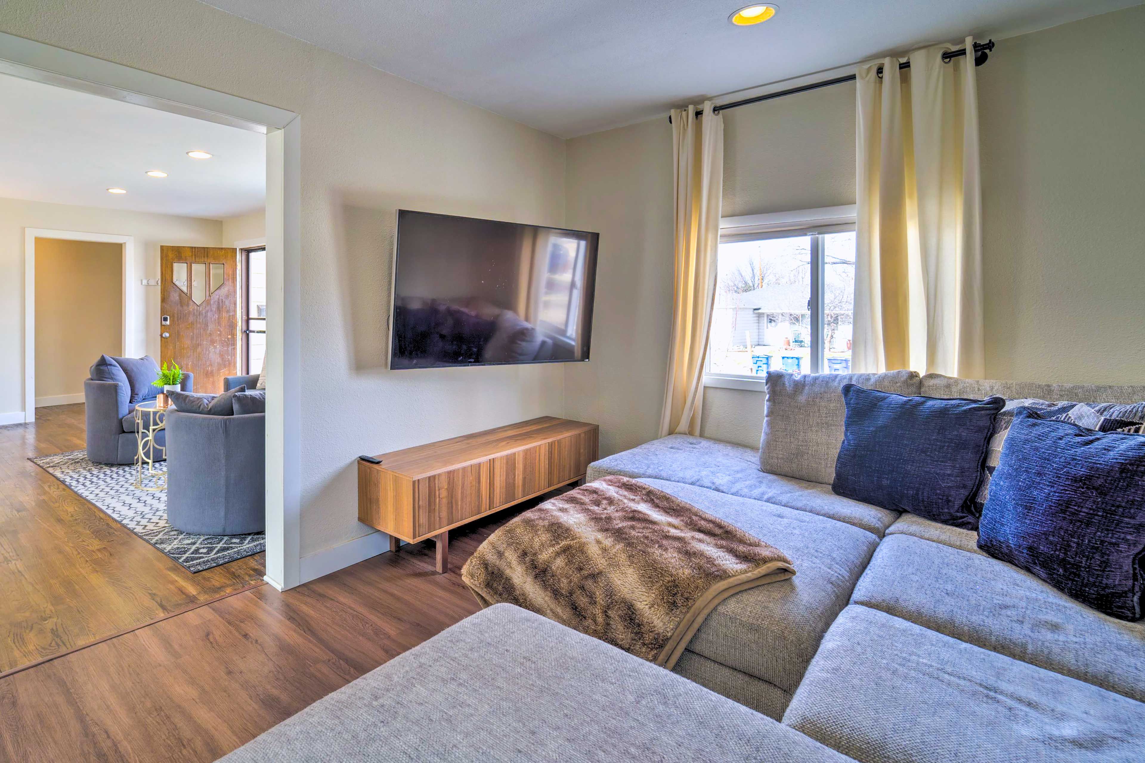 Living Room | Smart TV