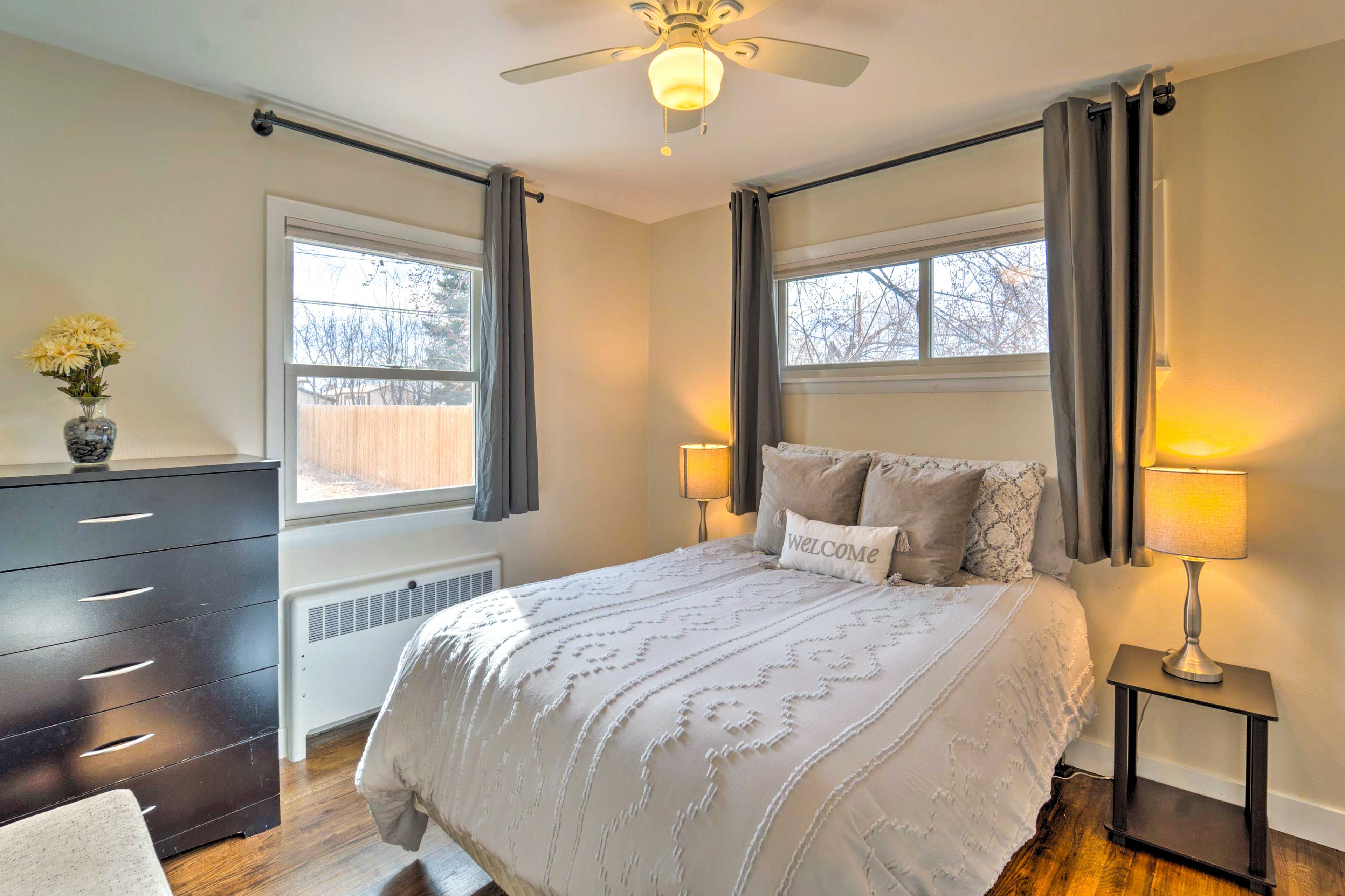 Bedroom 2 | Queen Bed